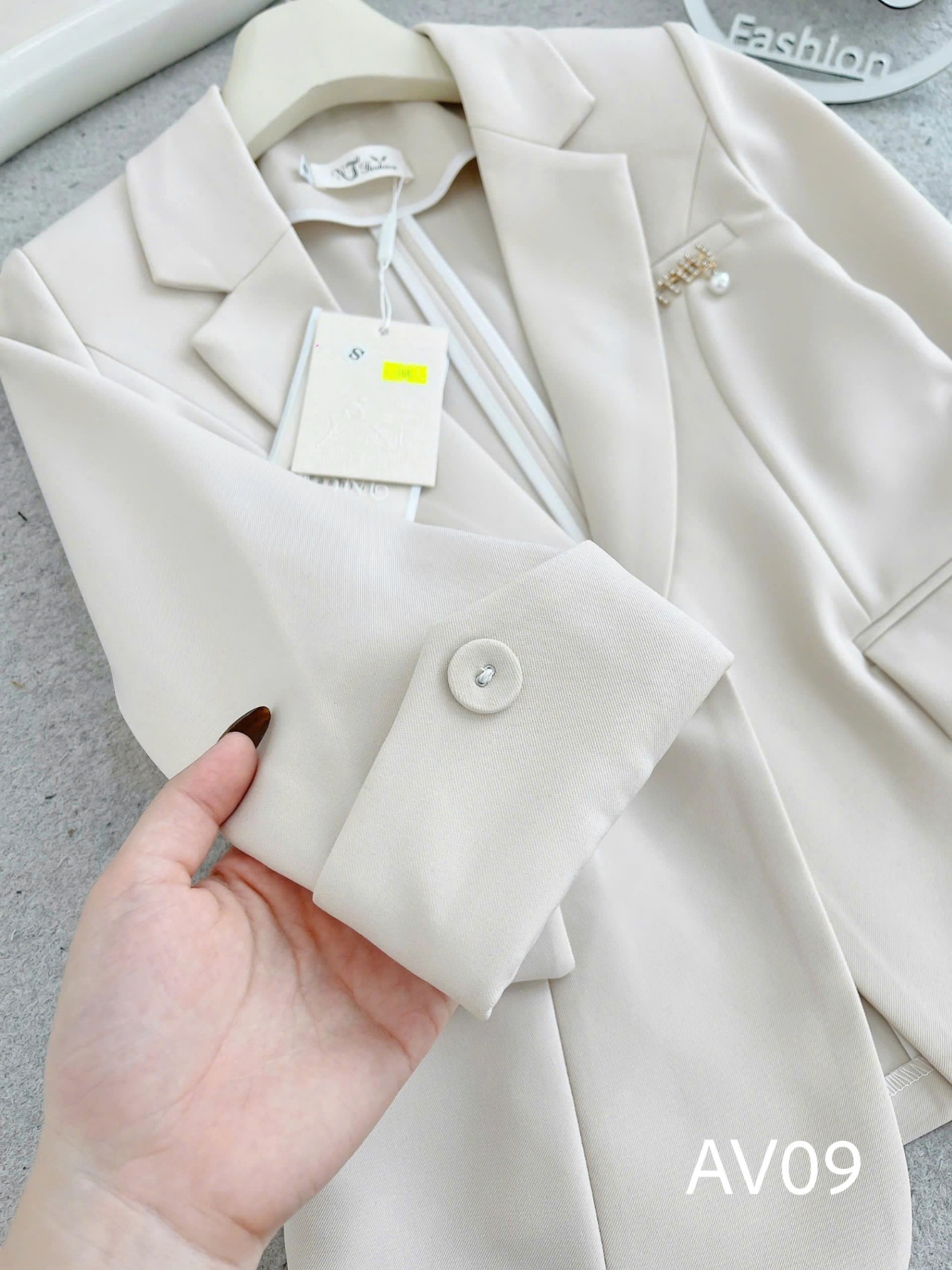 AV09 áo vest tag ngực miumiu