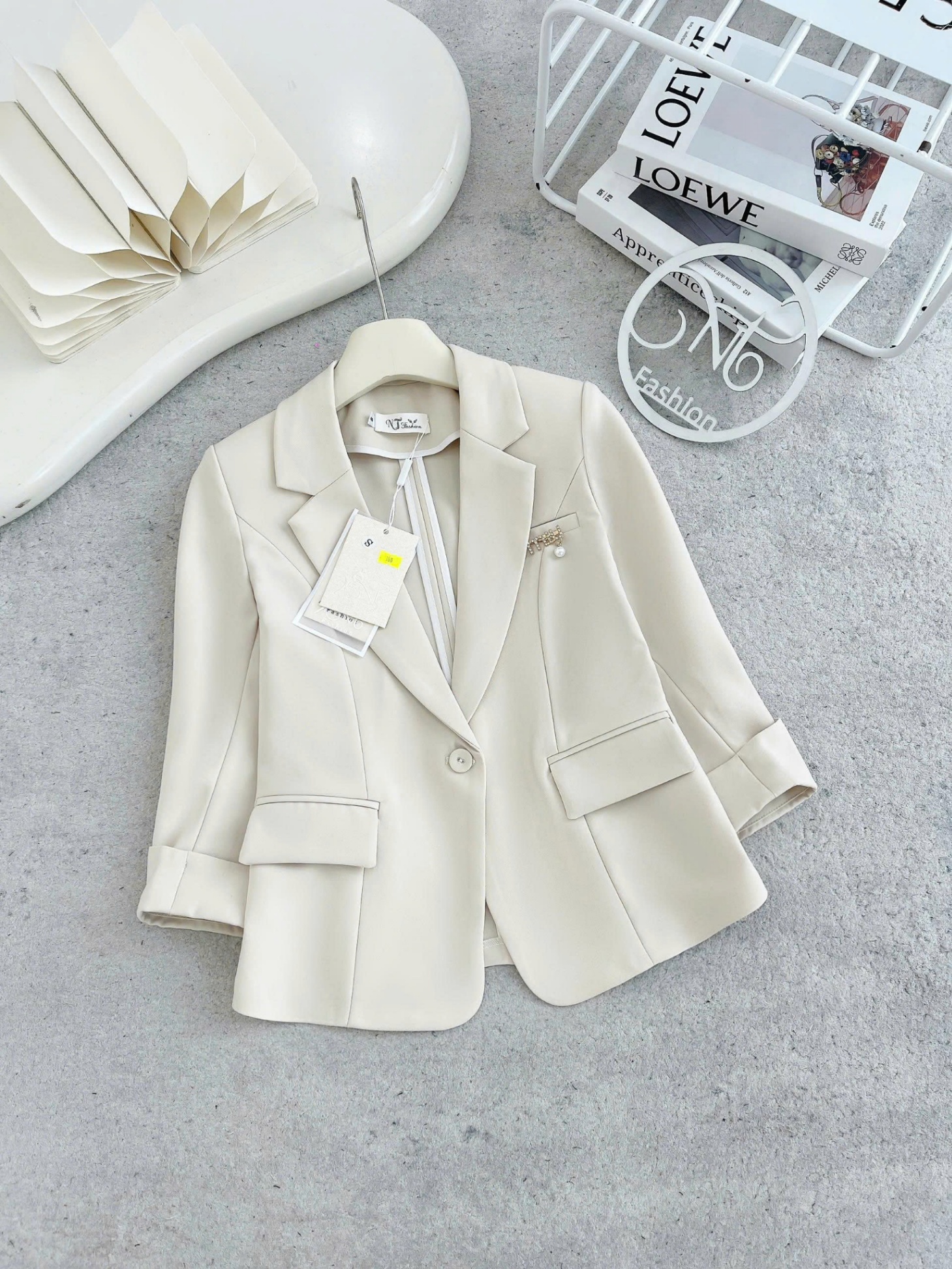 AV09 áo vest tag ngực miumiu