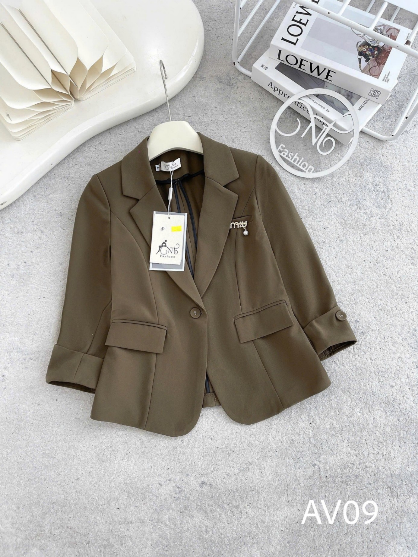 AV09 áo vest tag ngực miumiu