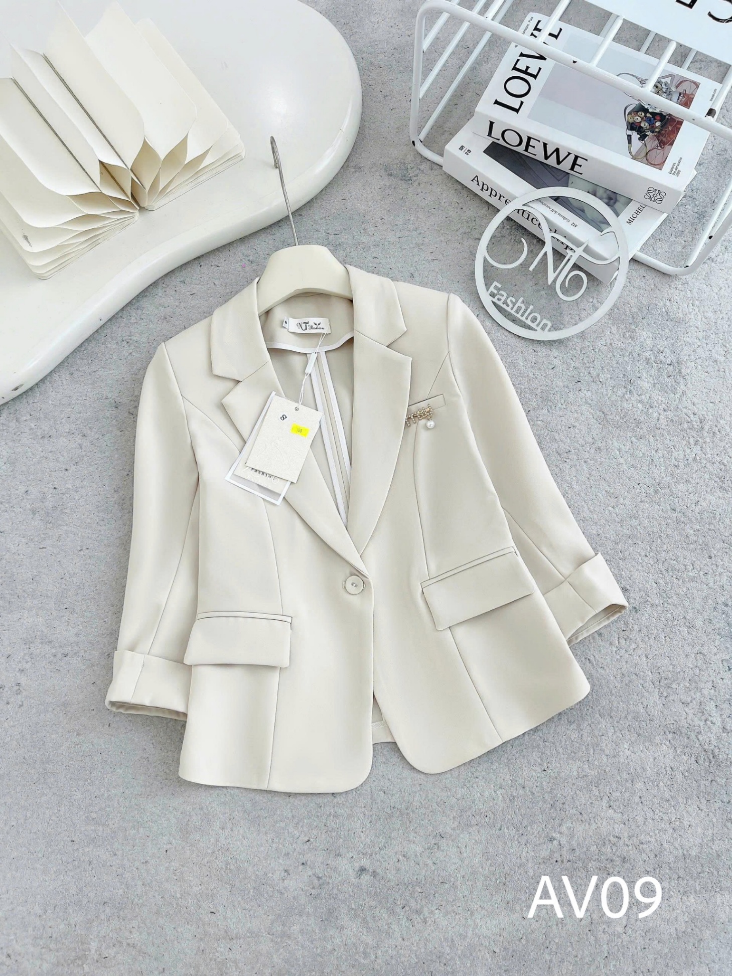AV09 áo vest tag ngực miumiu