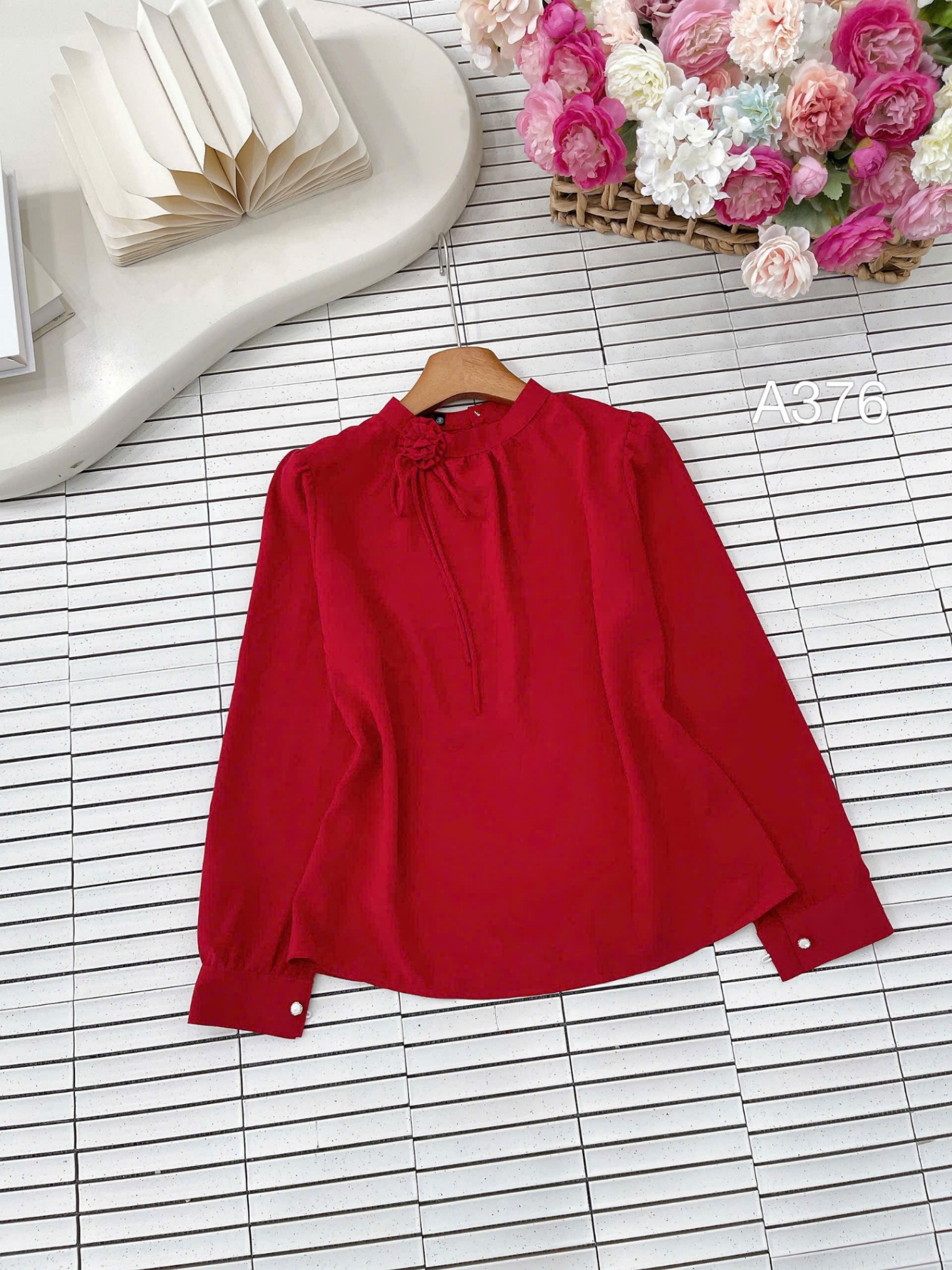 A376 áo dài tay cổ tròn hoa