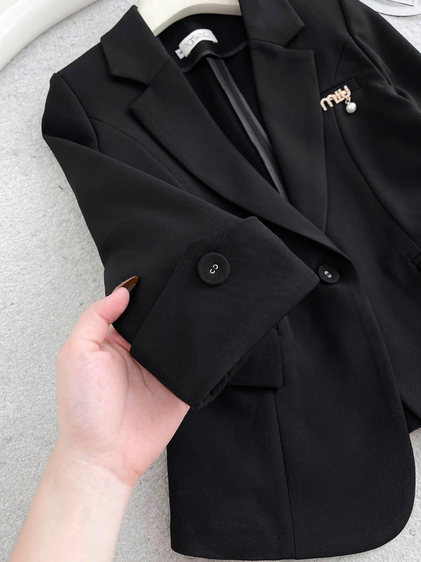 AV09 áo vest tag ngực miumiu