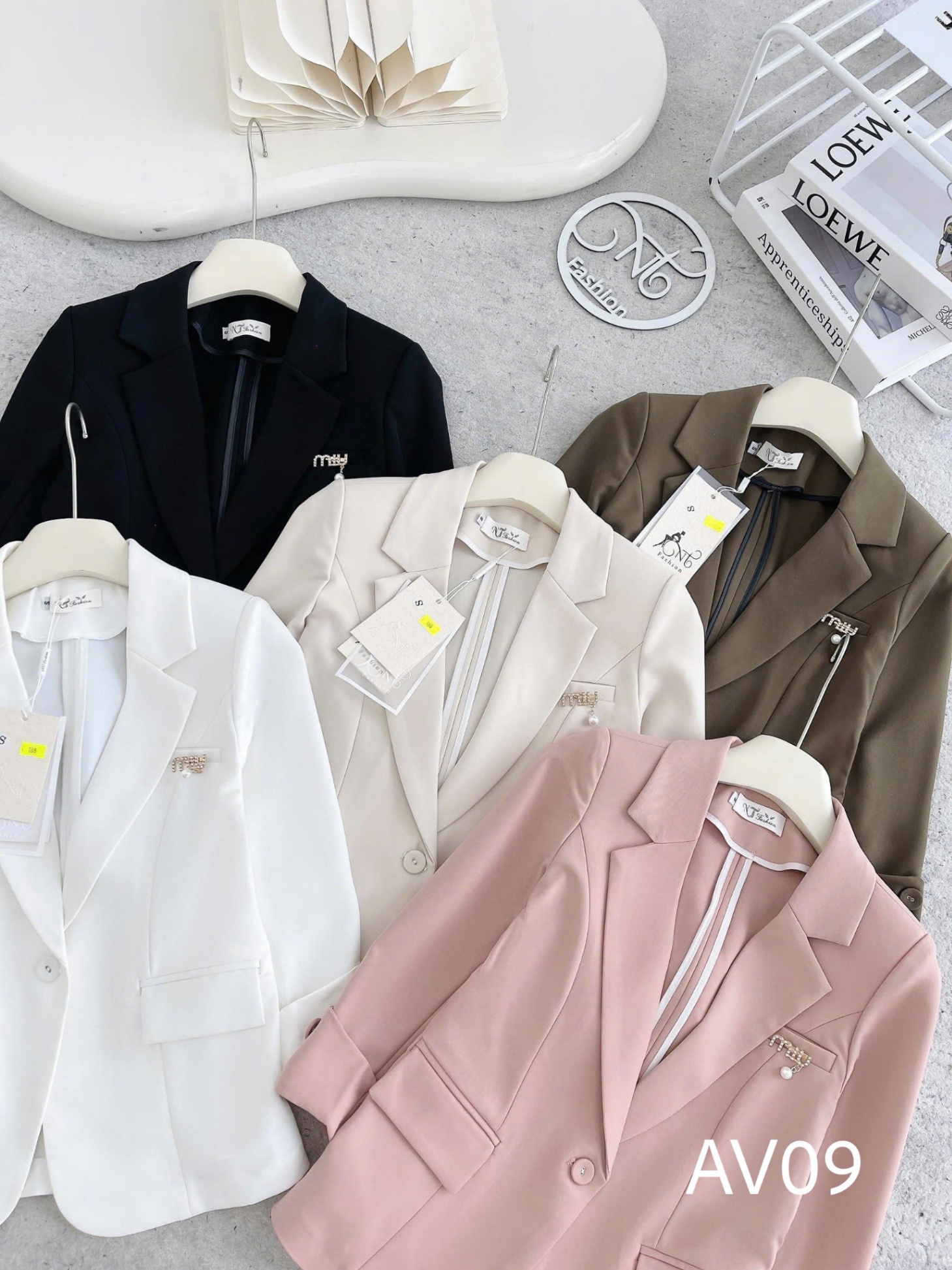 AV09 áo vest tag ngực miumiu