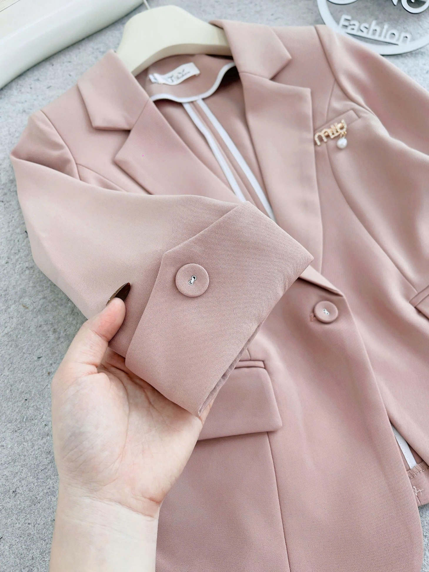 AV09 áo vest tag ngực miumiu