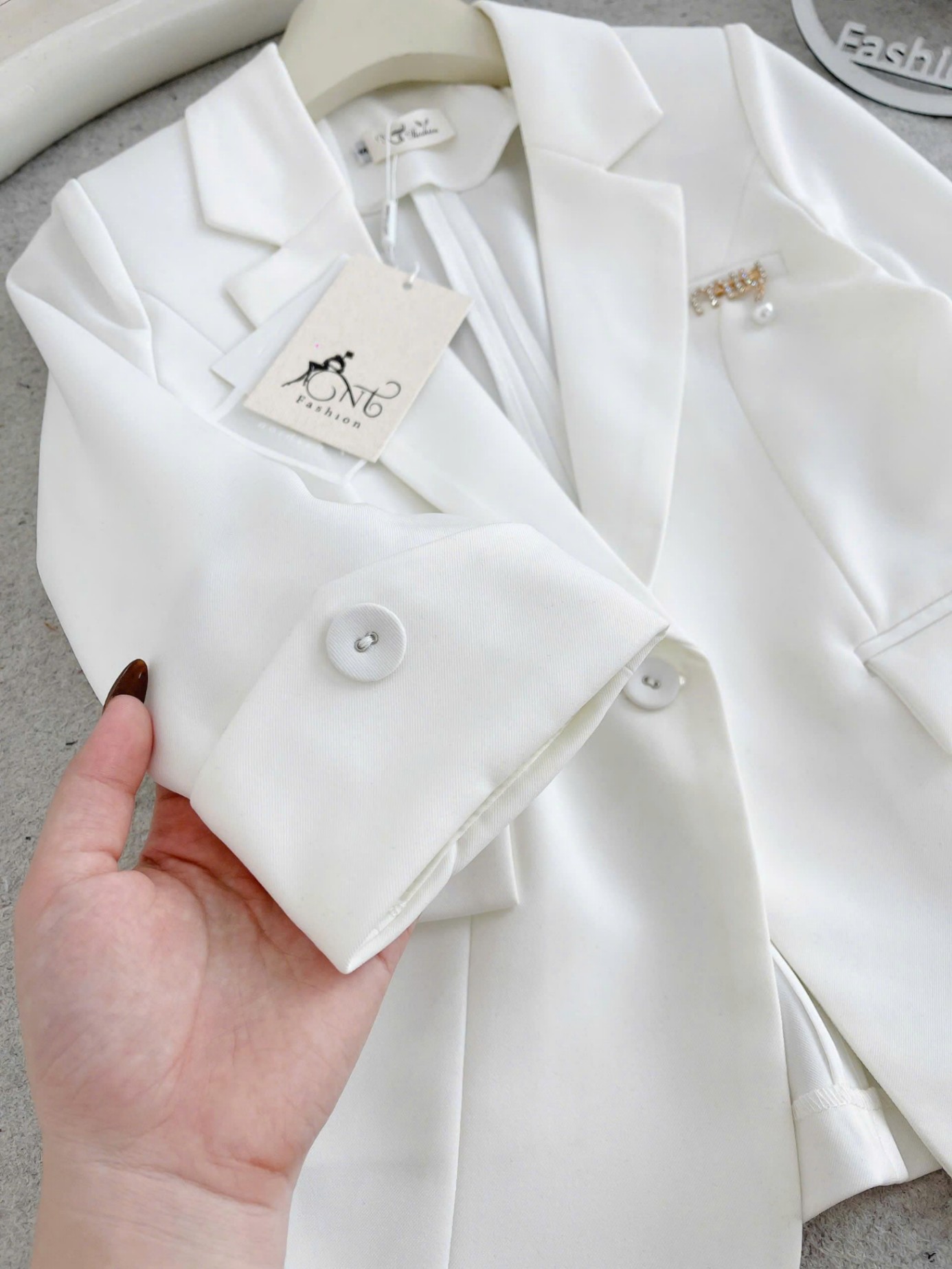 AV09 áo vest tag ngực miumiu