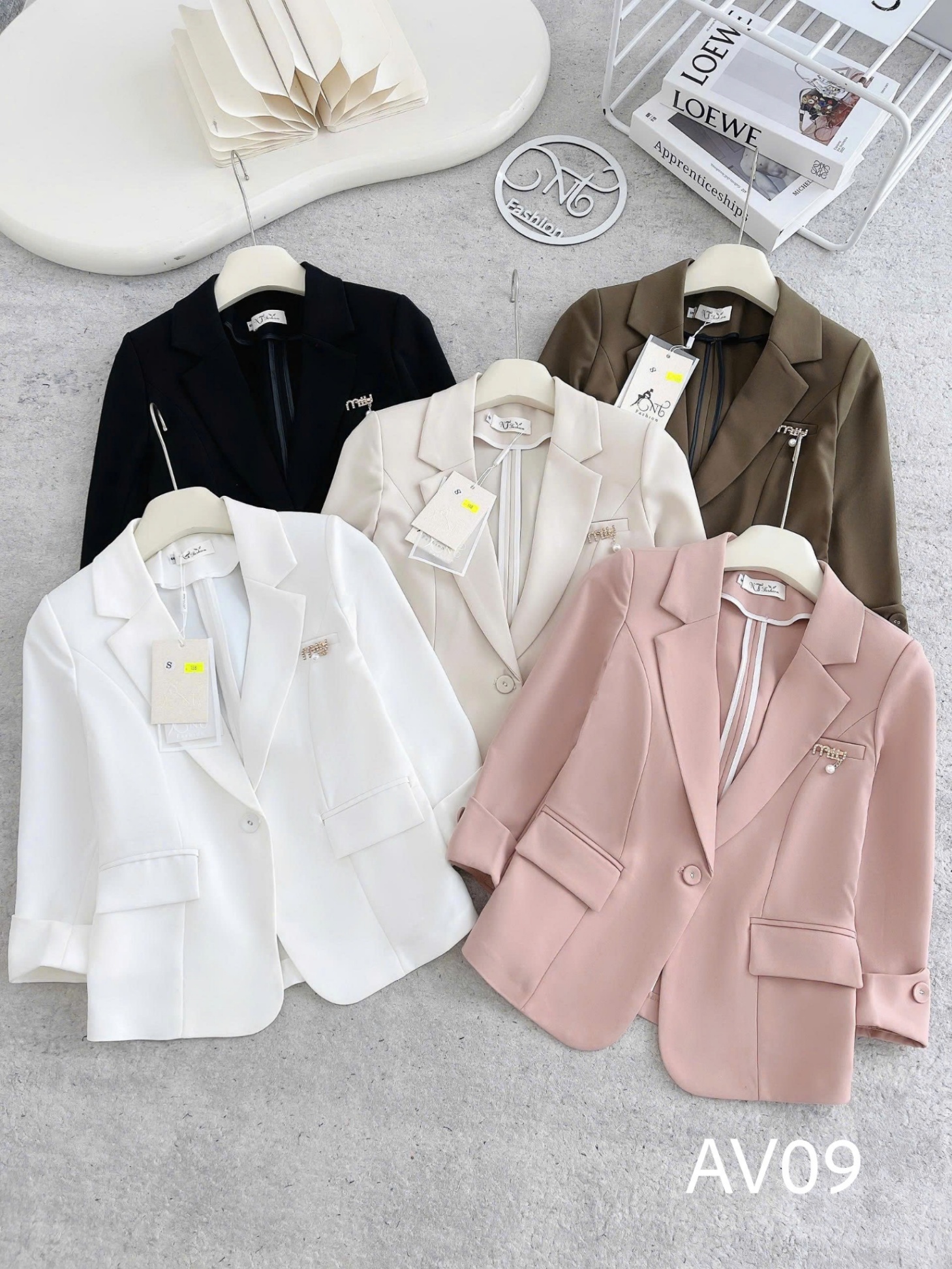 AV09 áo vest tag ngực miumiu