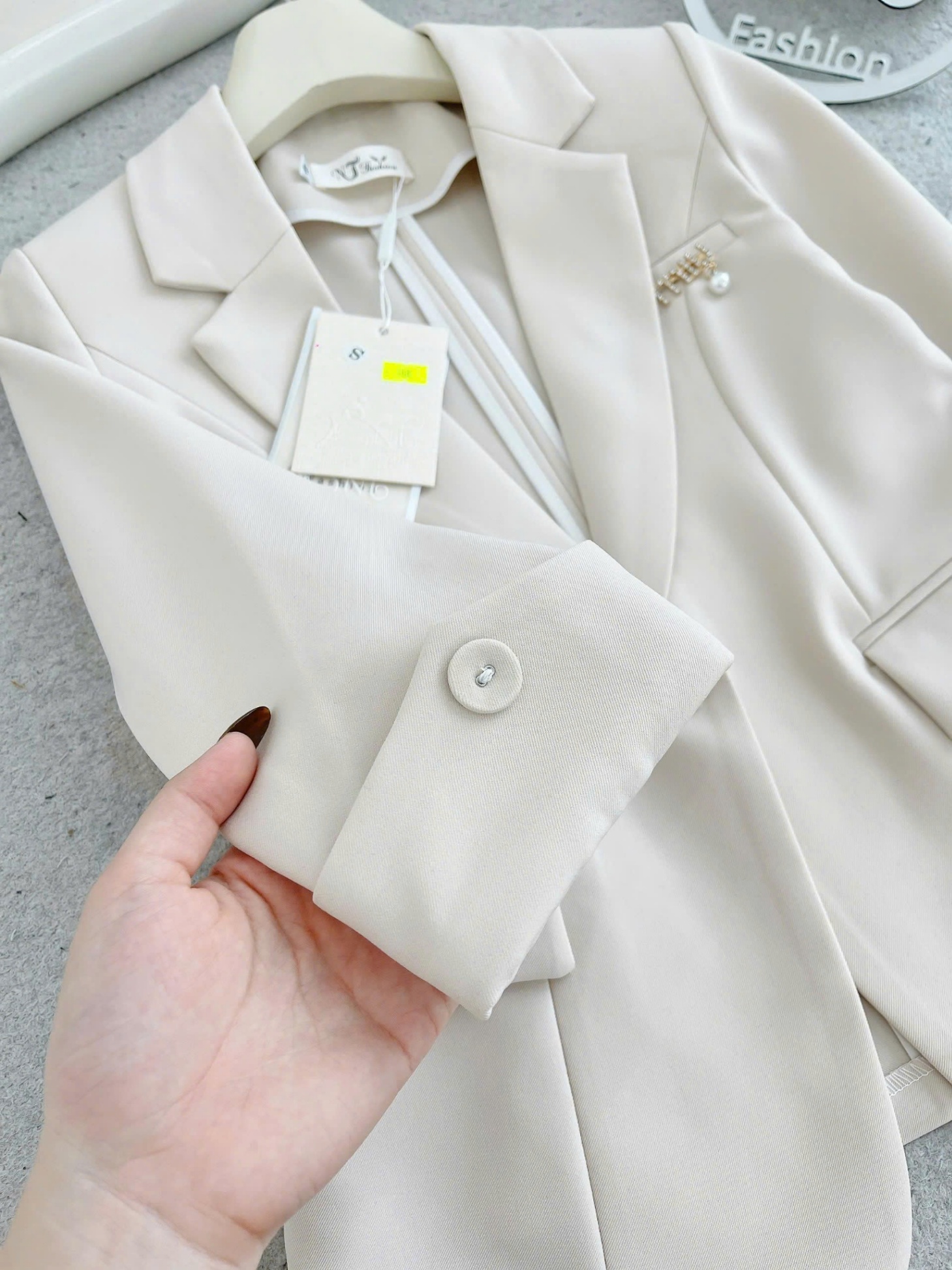 AV09 áo vest tag ngực miumiu