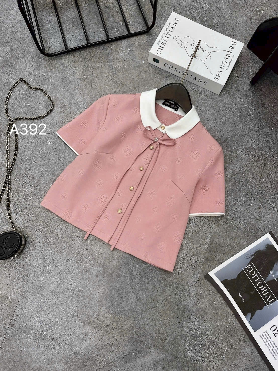 A392 áo kí giả cổ trắng