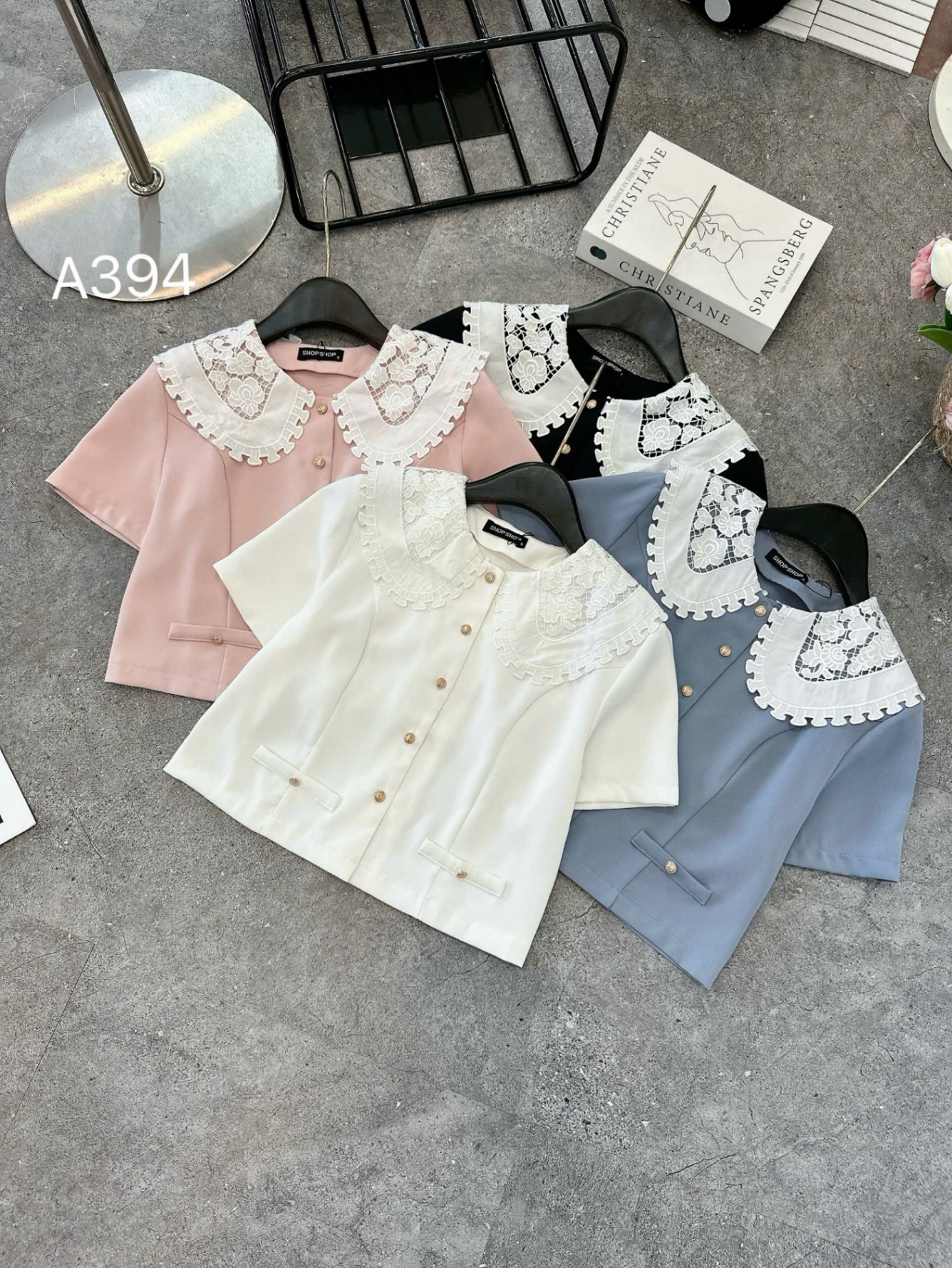 A394 áo kí giả cổ hoa ren