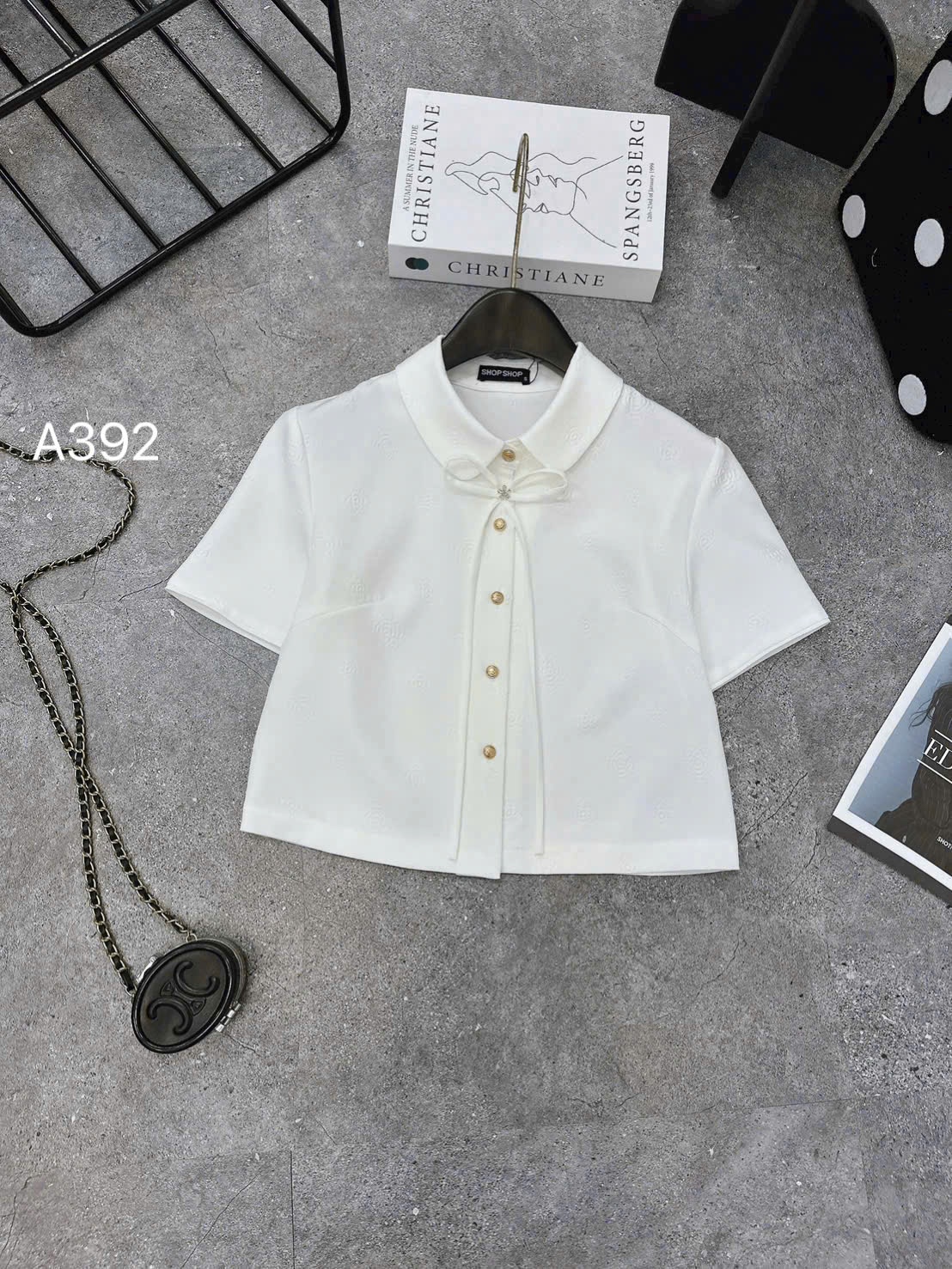 A392 áo kí giả cổ trắng