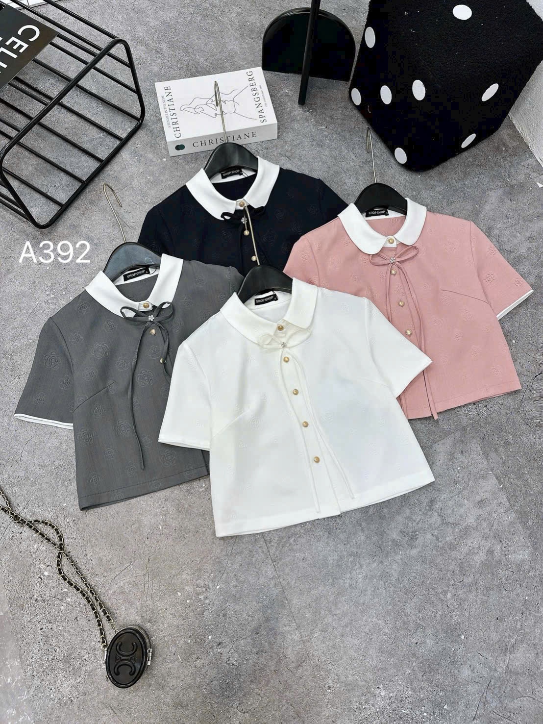 A392 áo kí giả cổ trắng