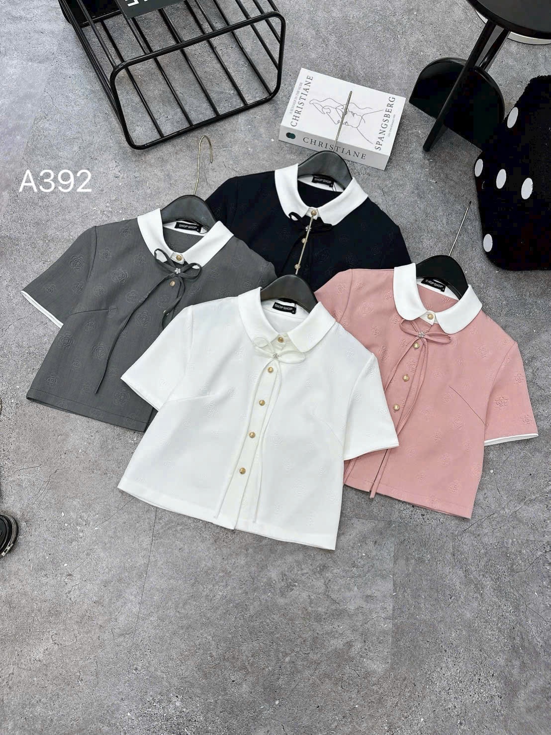 A392 áo kí giả cổ trắng