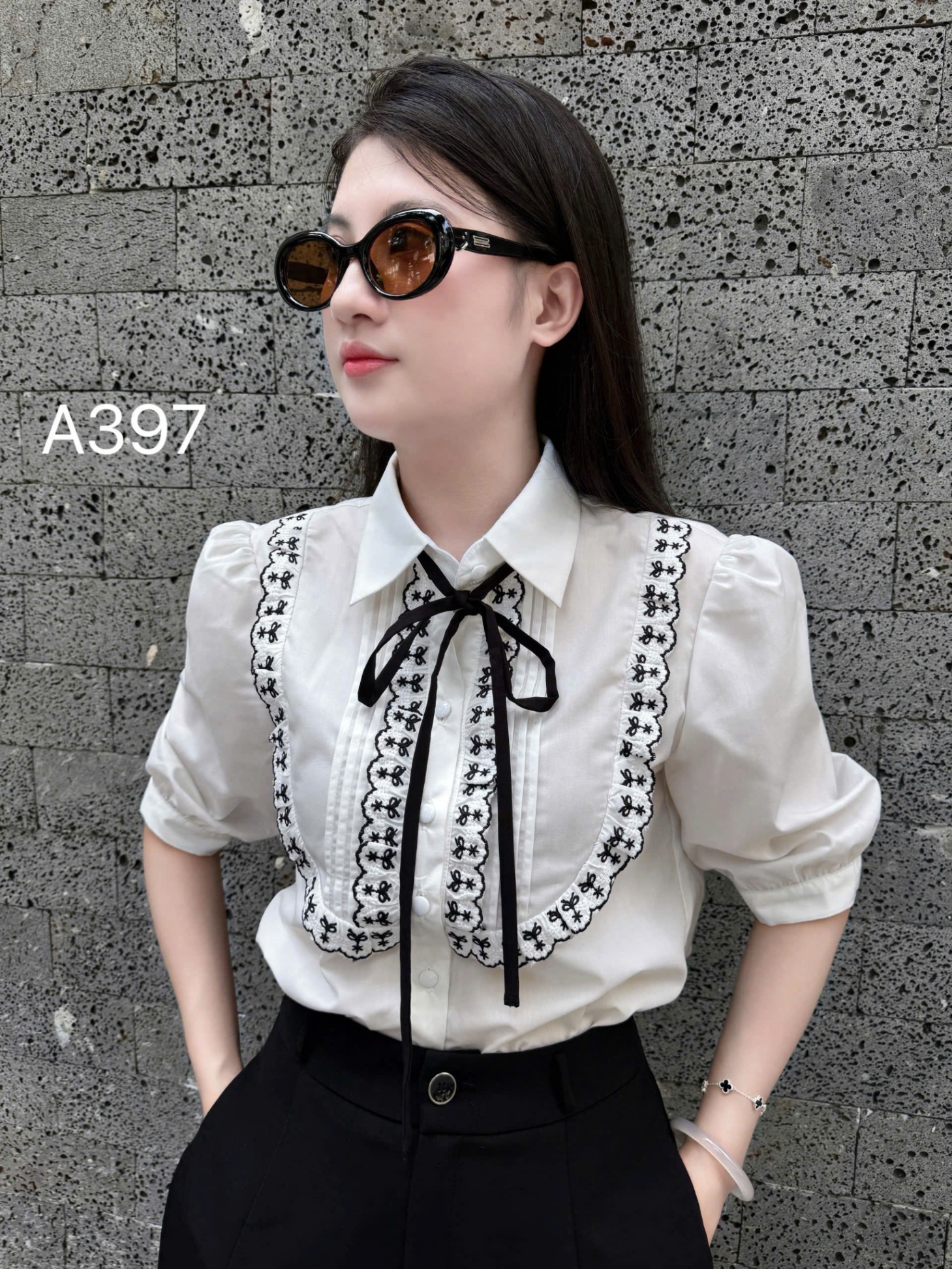 A397 áo bèo yếm ren đen