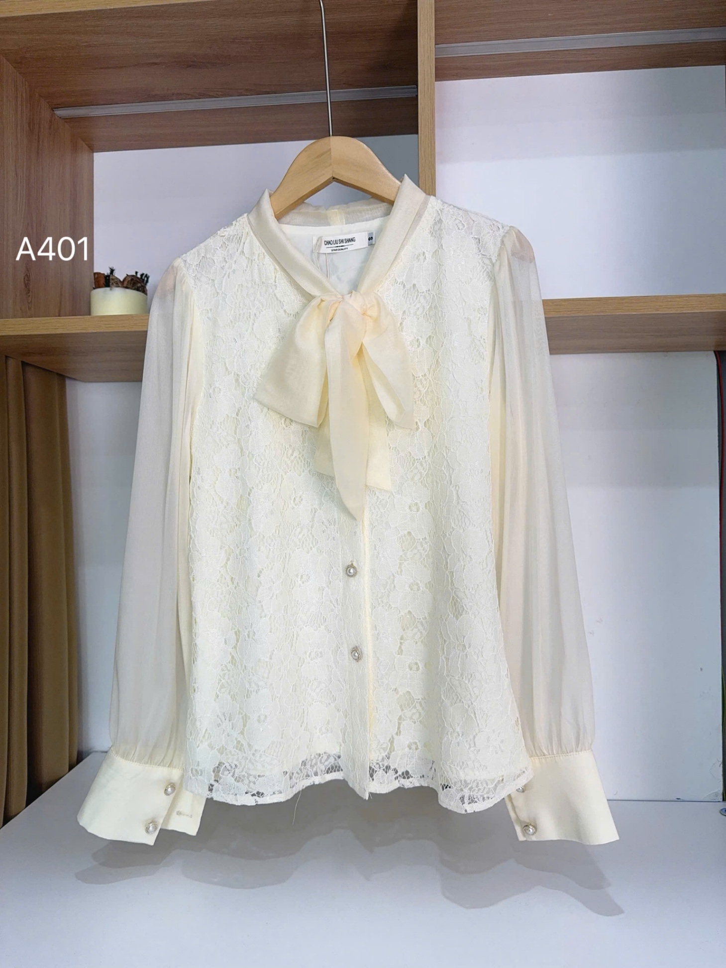A401 Áo sơ mi ren cổ nơ cúc ngọc