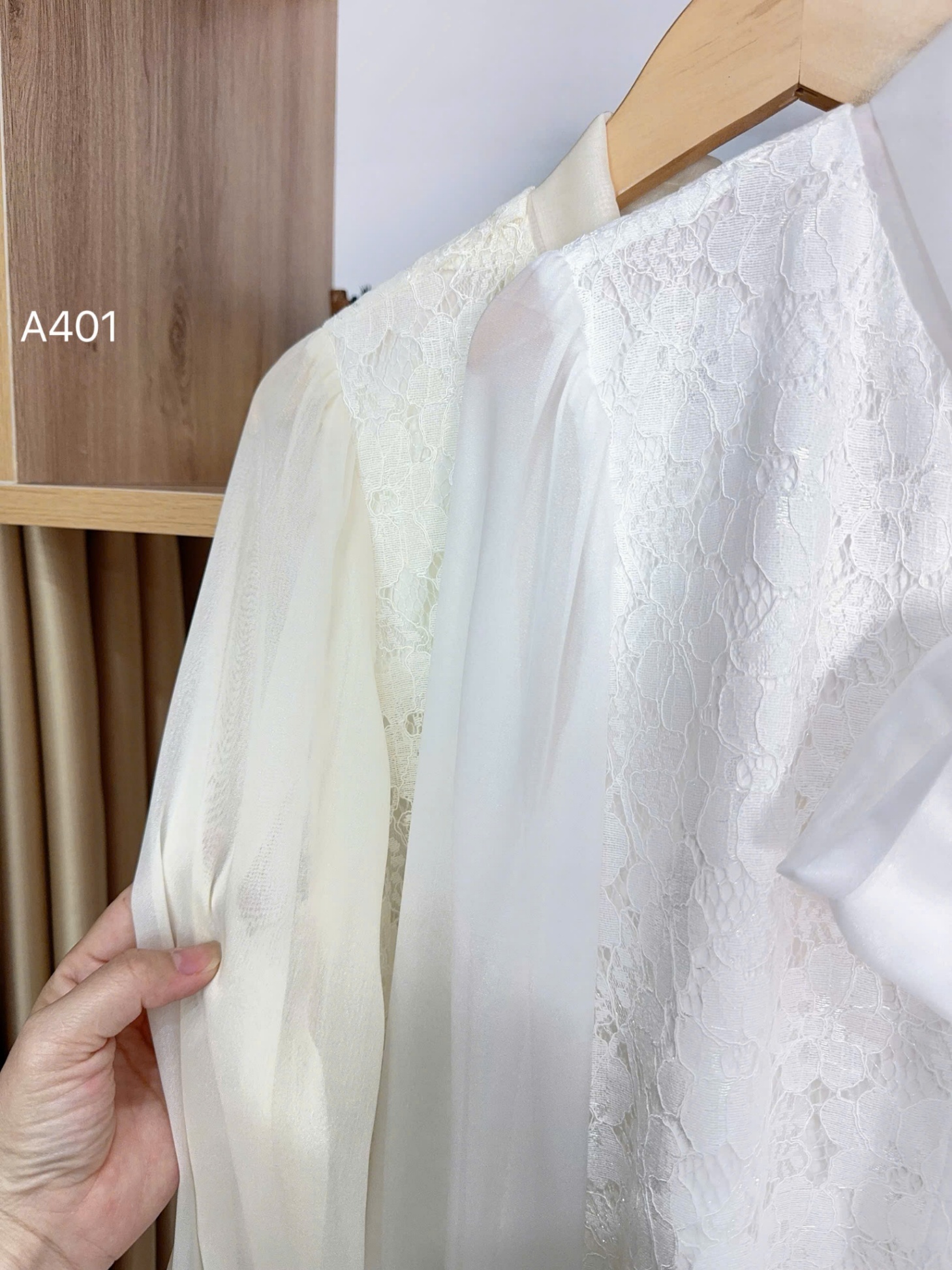A401 Áo sơ mi ren cổ nơ cúc ngọc