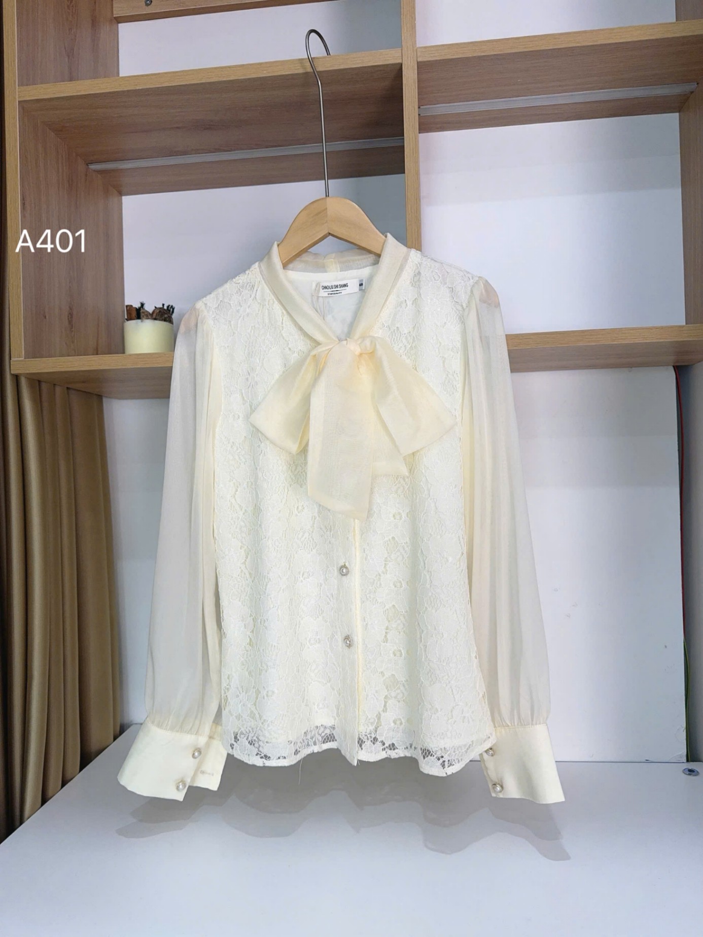 A401 Áo sơ mi ren cổ nơ cúc ngọc