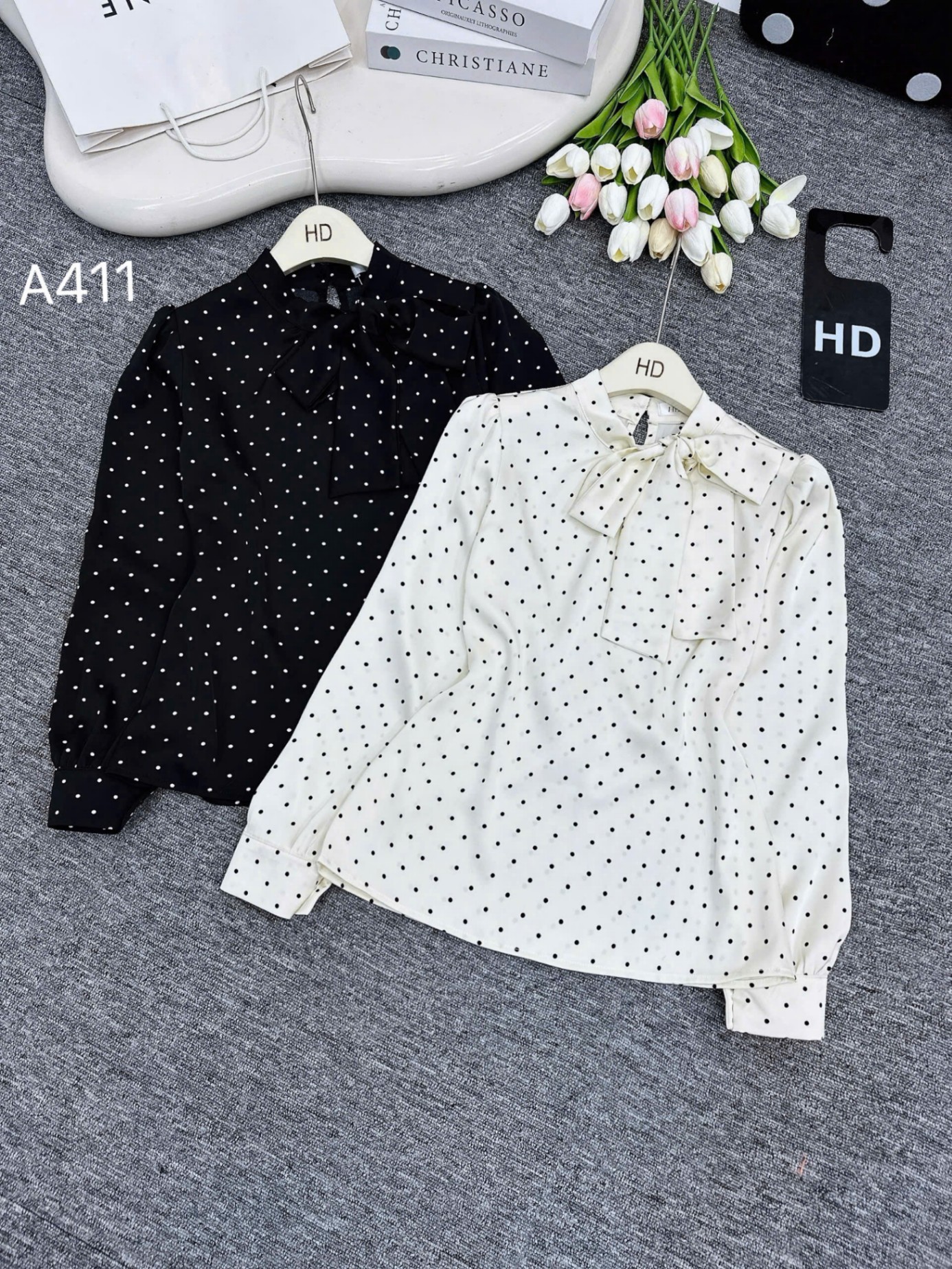 A411 áo lụa chấm bi nơ lệch