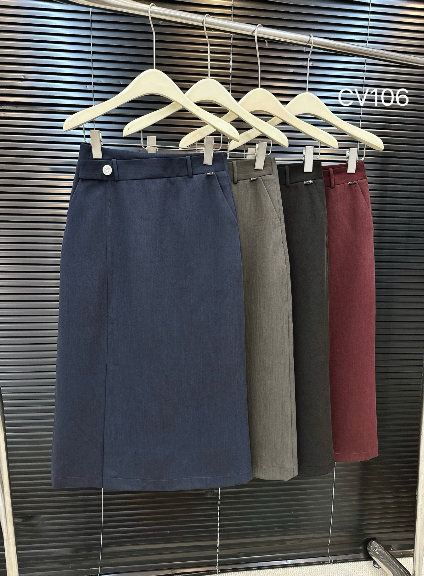 CV106 chân váy xẻ trước 1 cúc