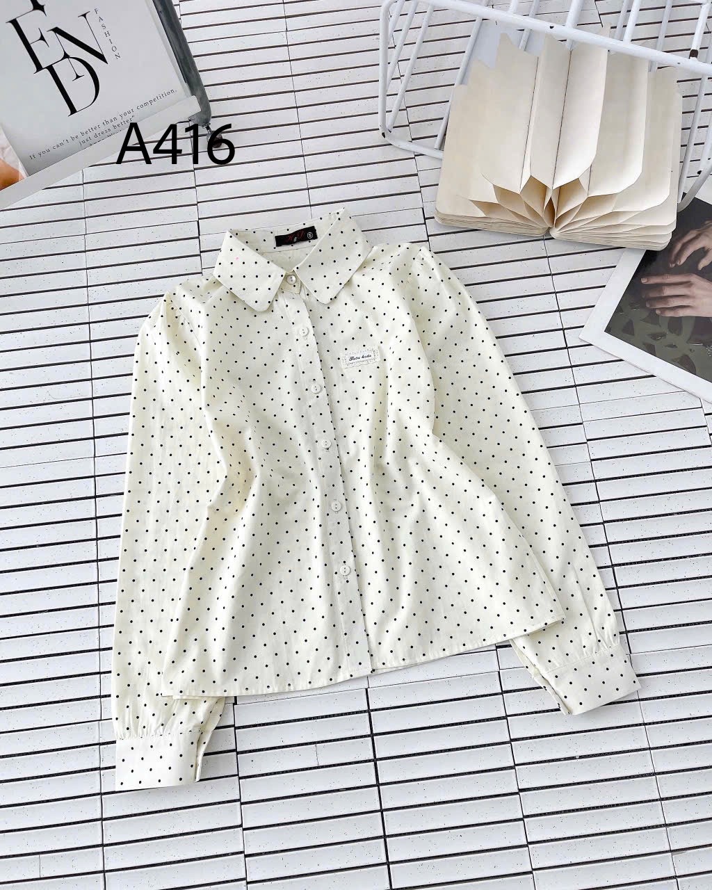 A416 Áo sơ mi chấm bi tay dài thêu tag