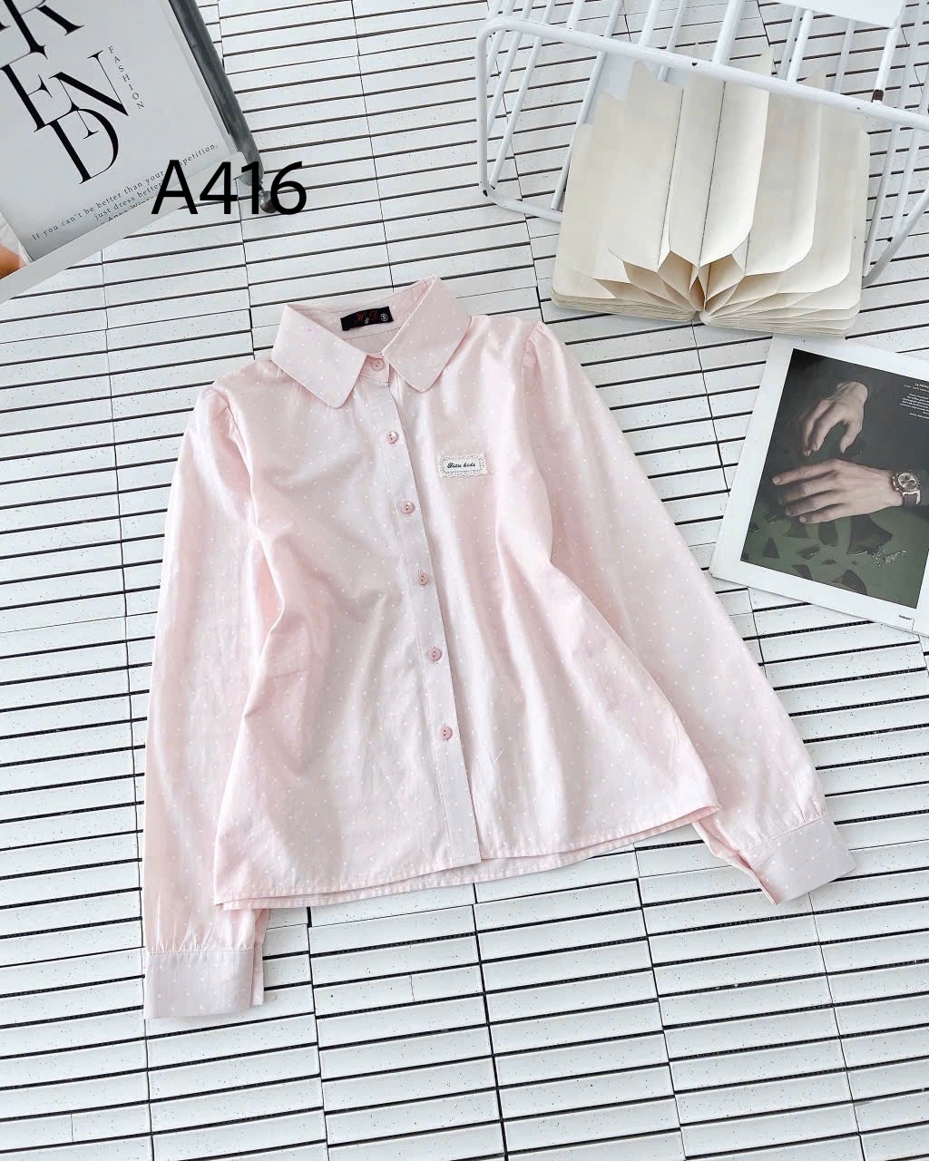 A416 Áo sơ mi chấm bi tay dài thêu tag