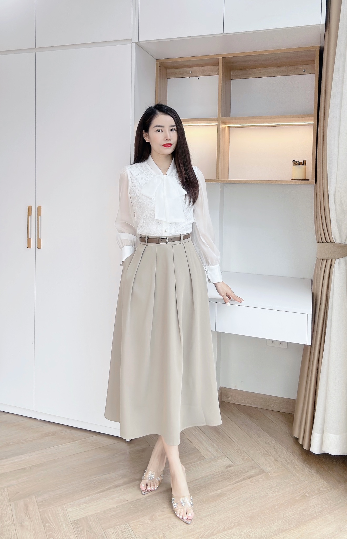A401 Áo sơ mi ren cổ nơ cúc ngọc