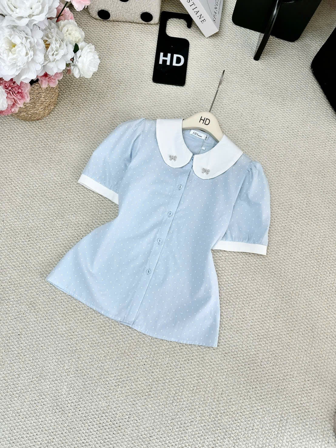A347 Áo sơ mi chấm bi cổ sen