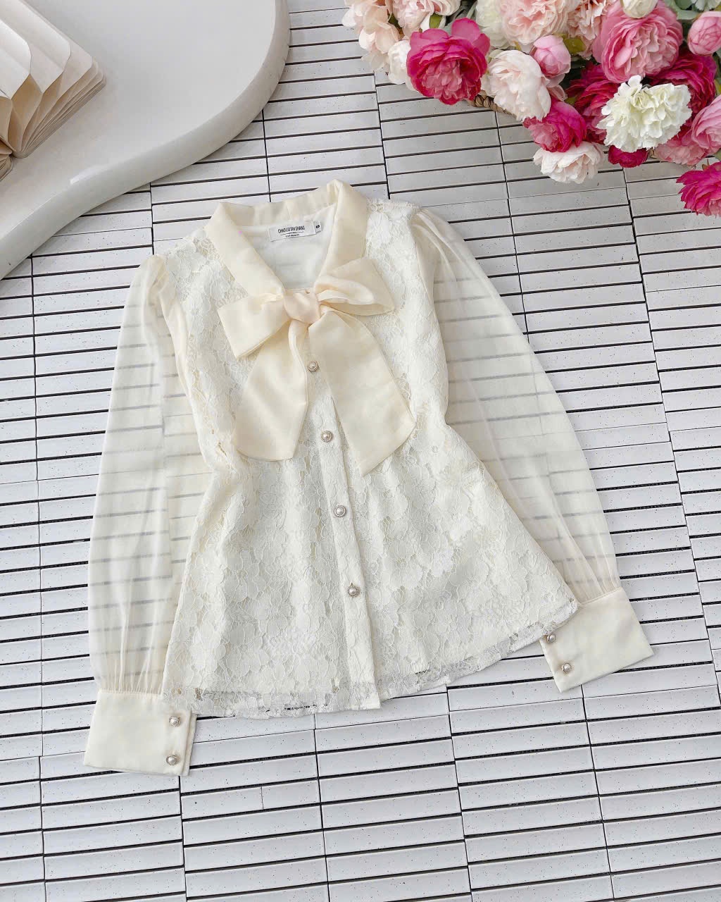 A401 Áo sơ mi ren cổ nơ cúc ngọc