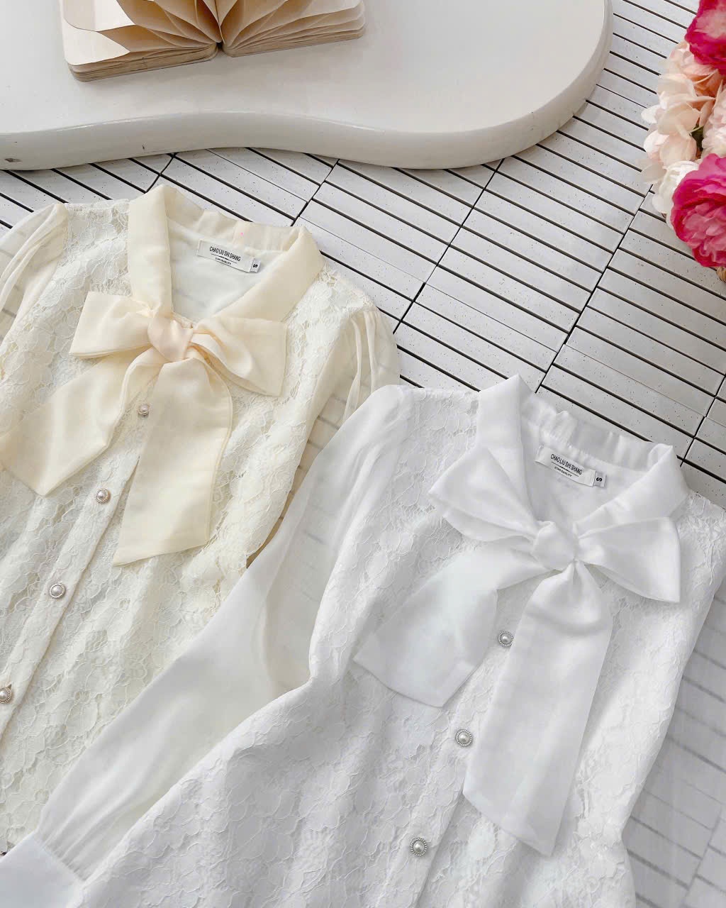 A401 Áo sơ mi ren cổ nơ cúc ngọc