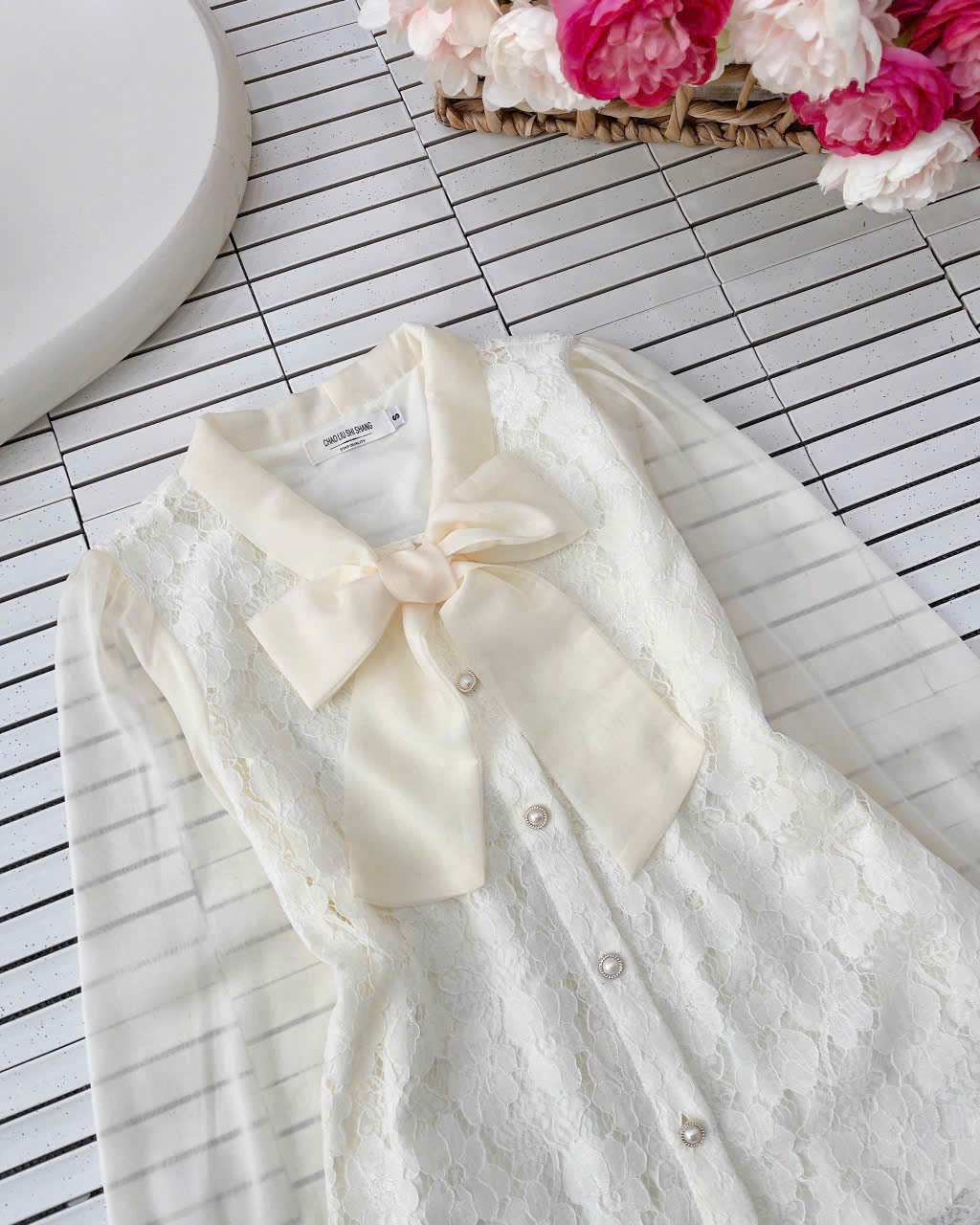 A401 Áo sơ mi ren cổ nơ cúc ngọc