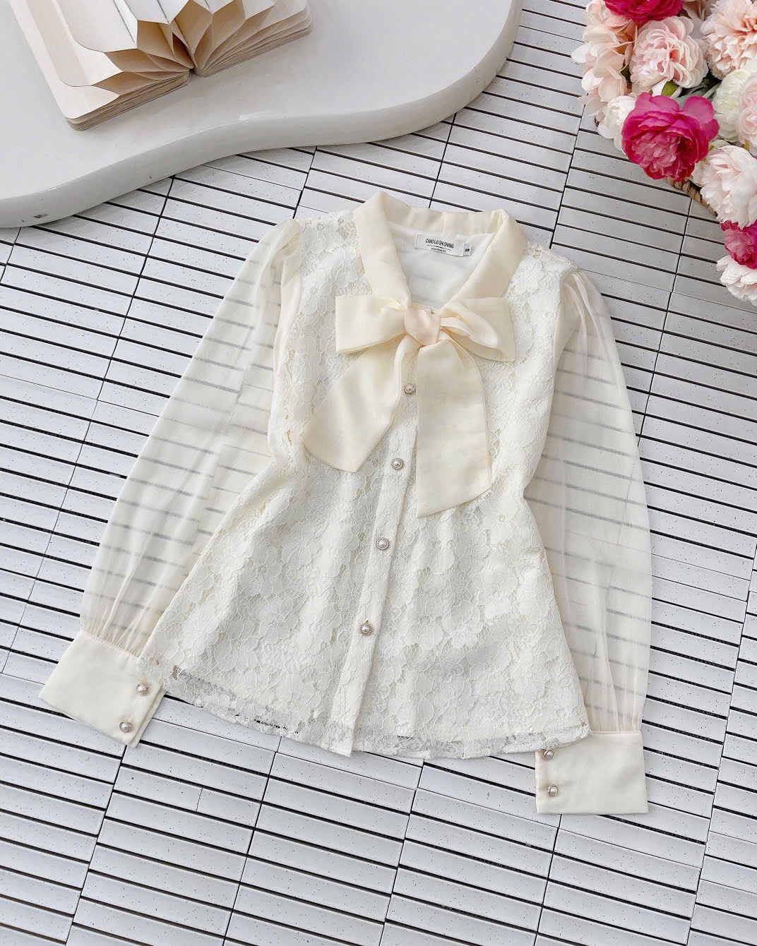 A401 Áo sơ mi ren cổ nơ cúc ngọc