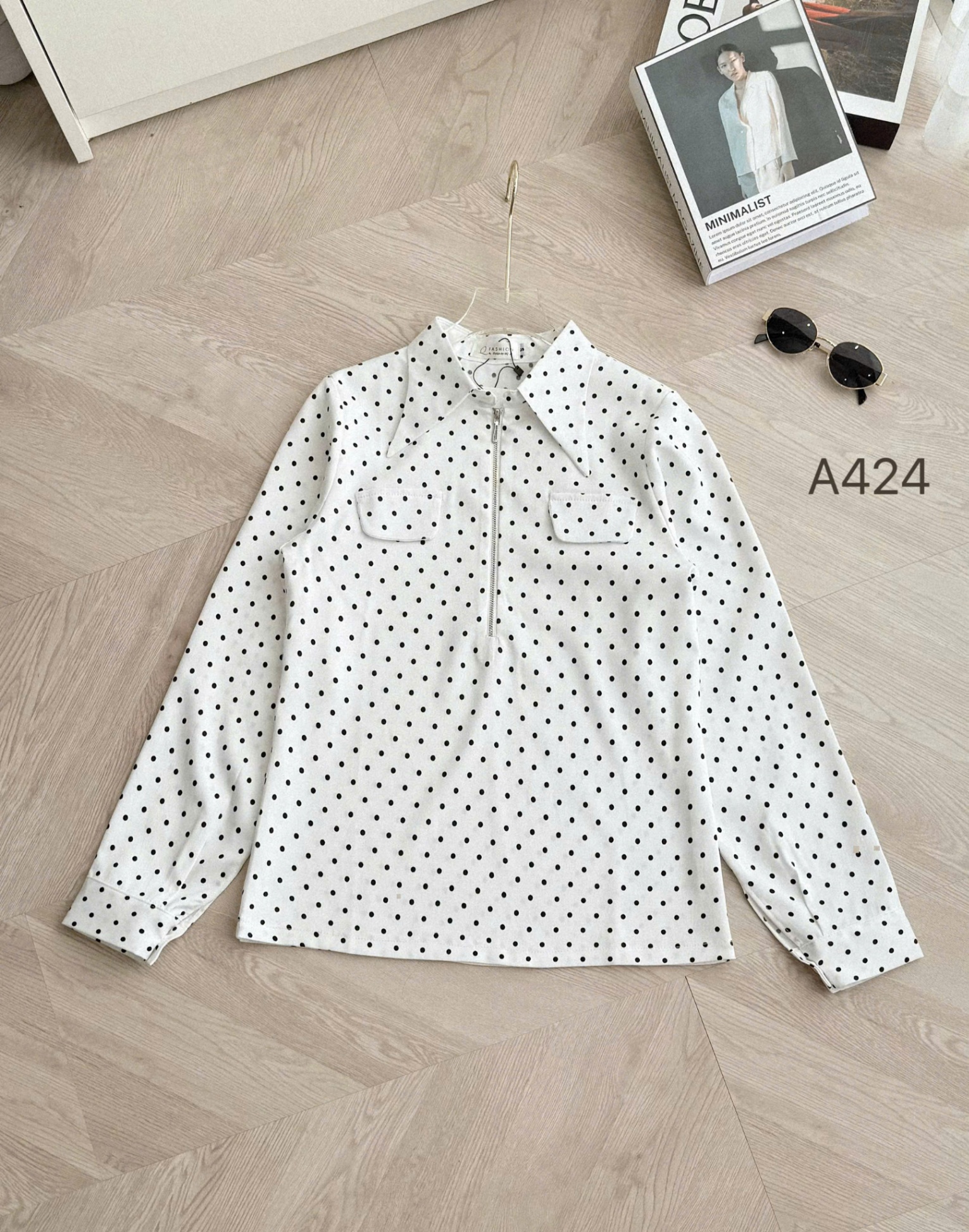 A424 áo chấm bi khóa ngực