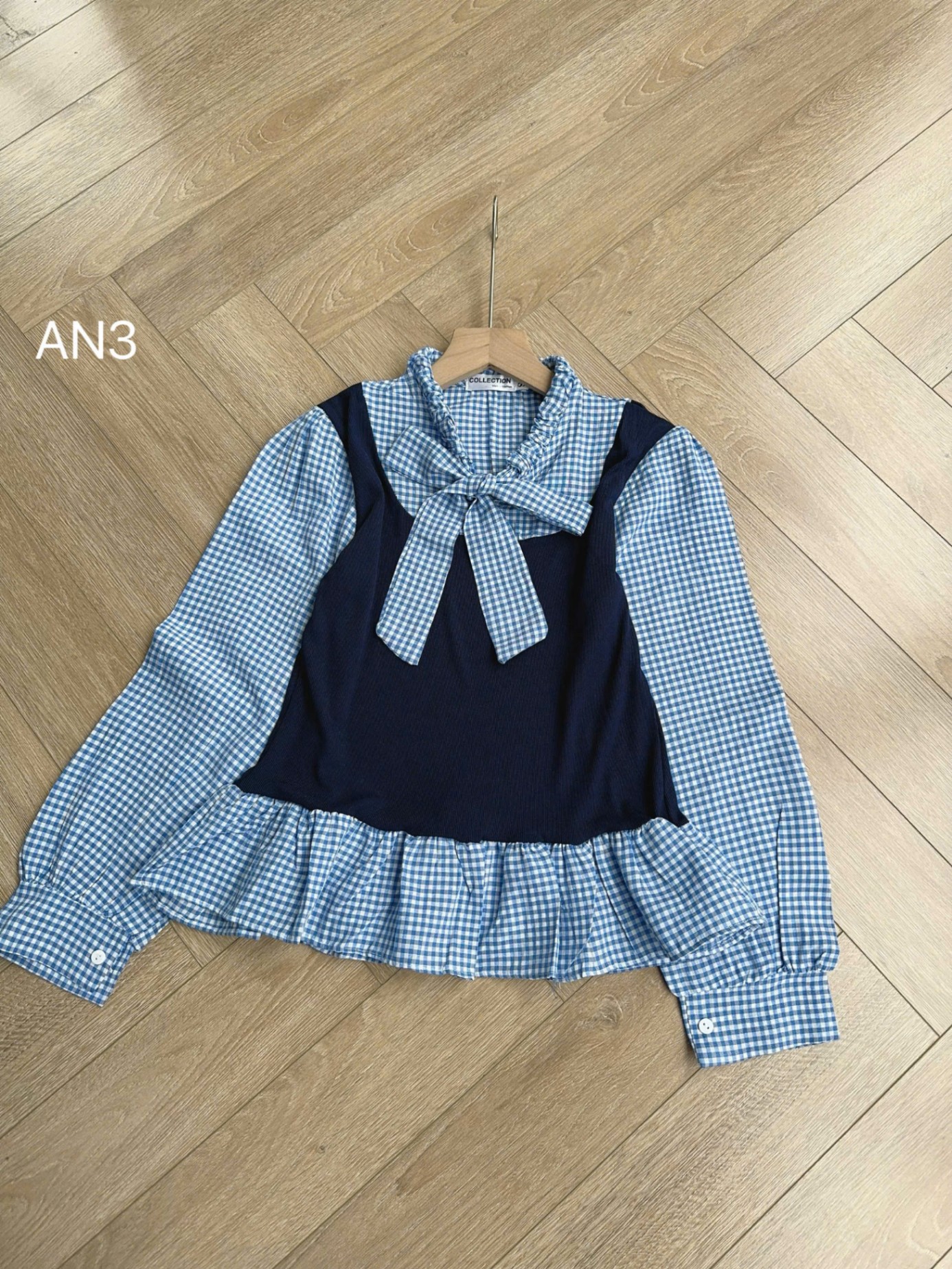 AN3 áo kẻ nơ cổ thân yếm