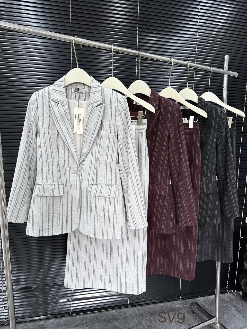 SV9 set vest kẻ chân váy