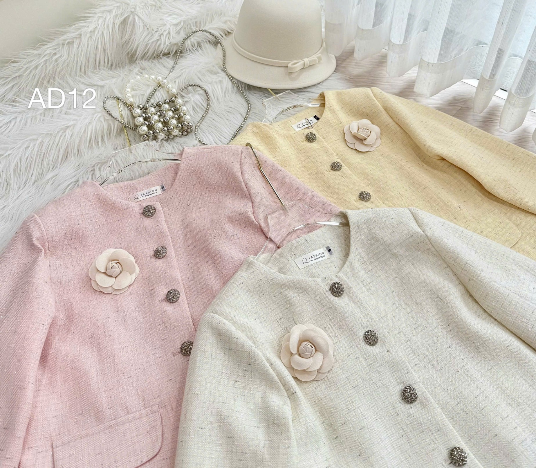 AD12 áo dạ hoa trà tay phối trắng