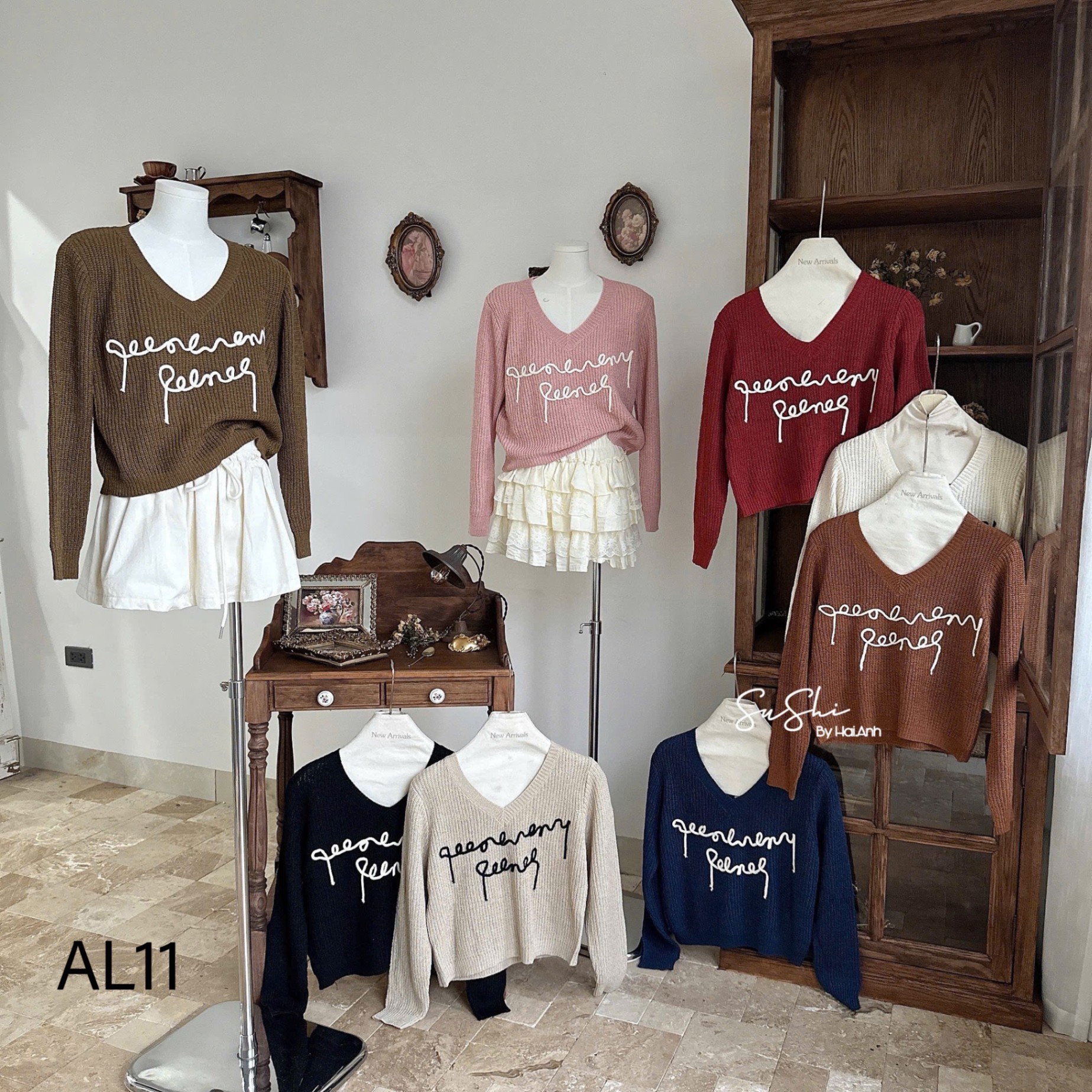 AL11 Áo len tay day cổ V chữ thêu