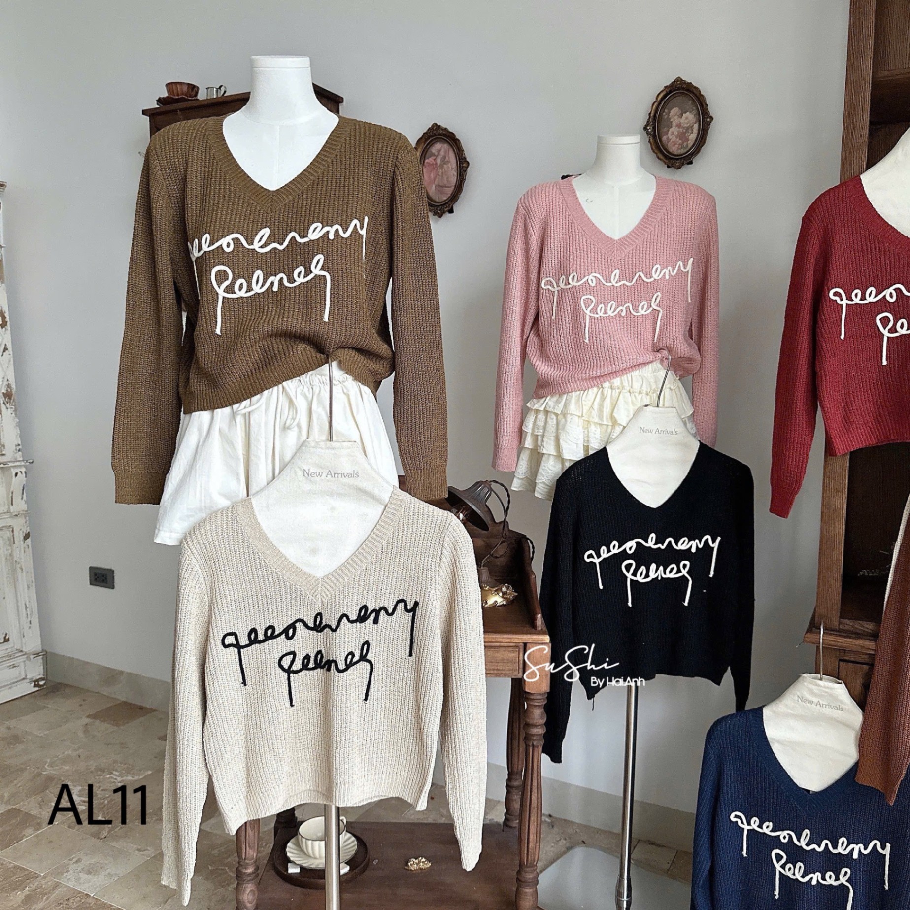 AL11 Áo len tay day cổ V chữ thêu