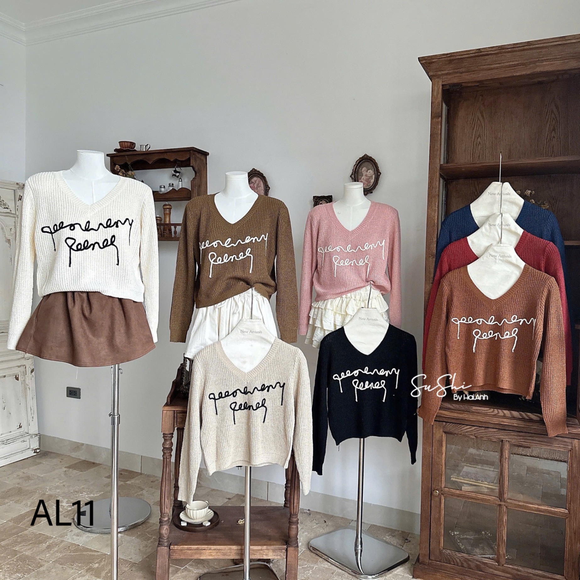 AL11 Áo len tay day cổ V chữ thêu