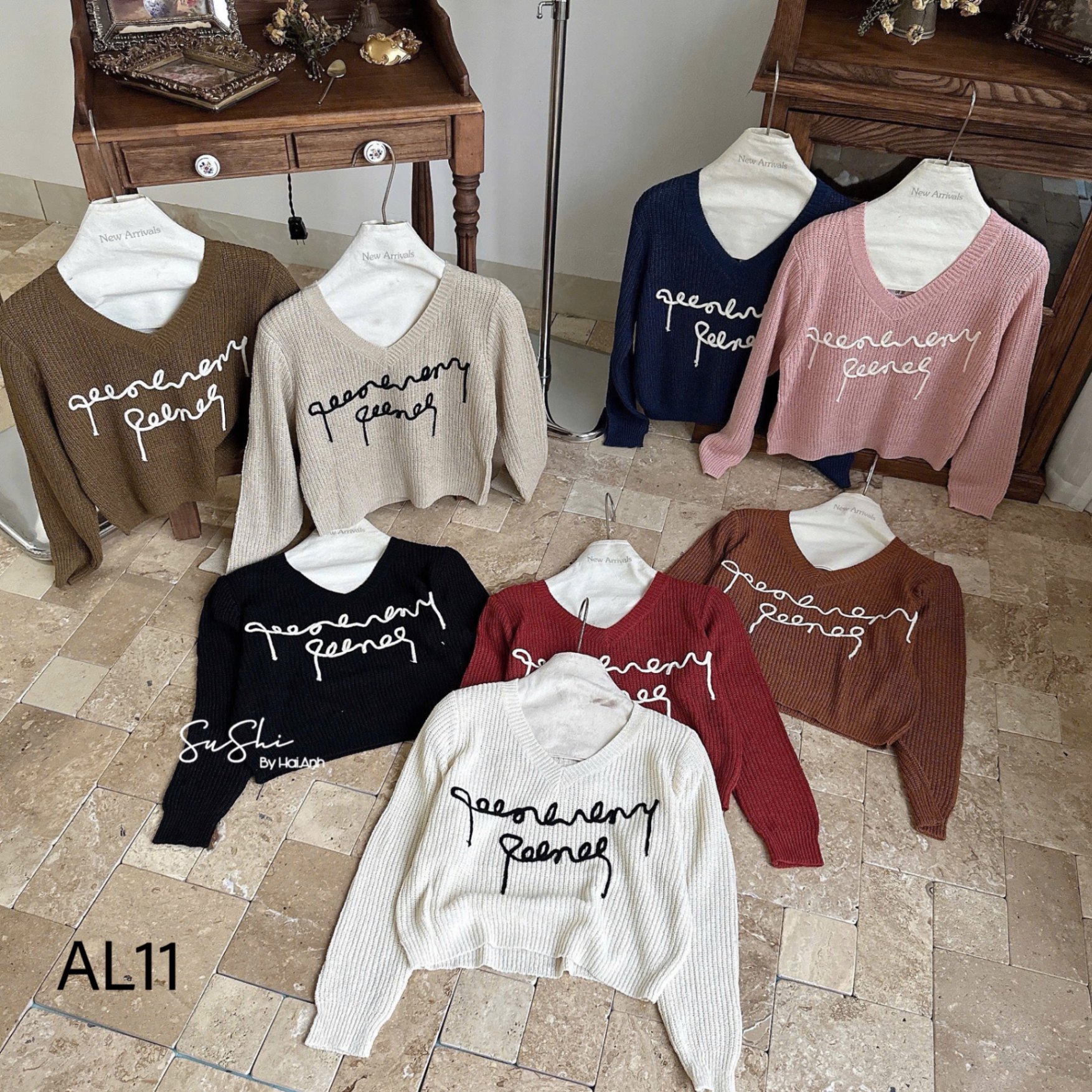 AL11 Áo len tay day cổ V chữ thêu