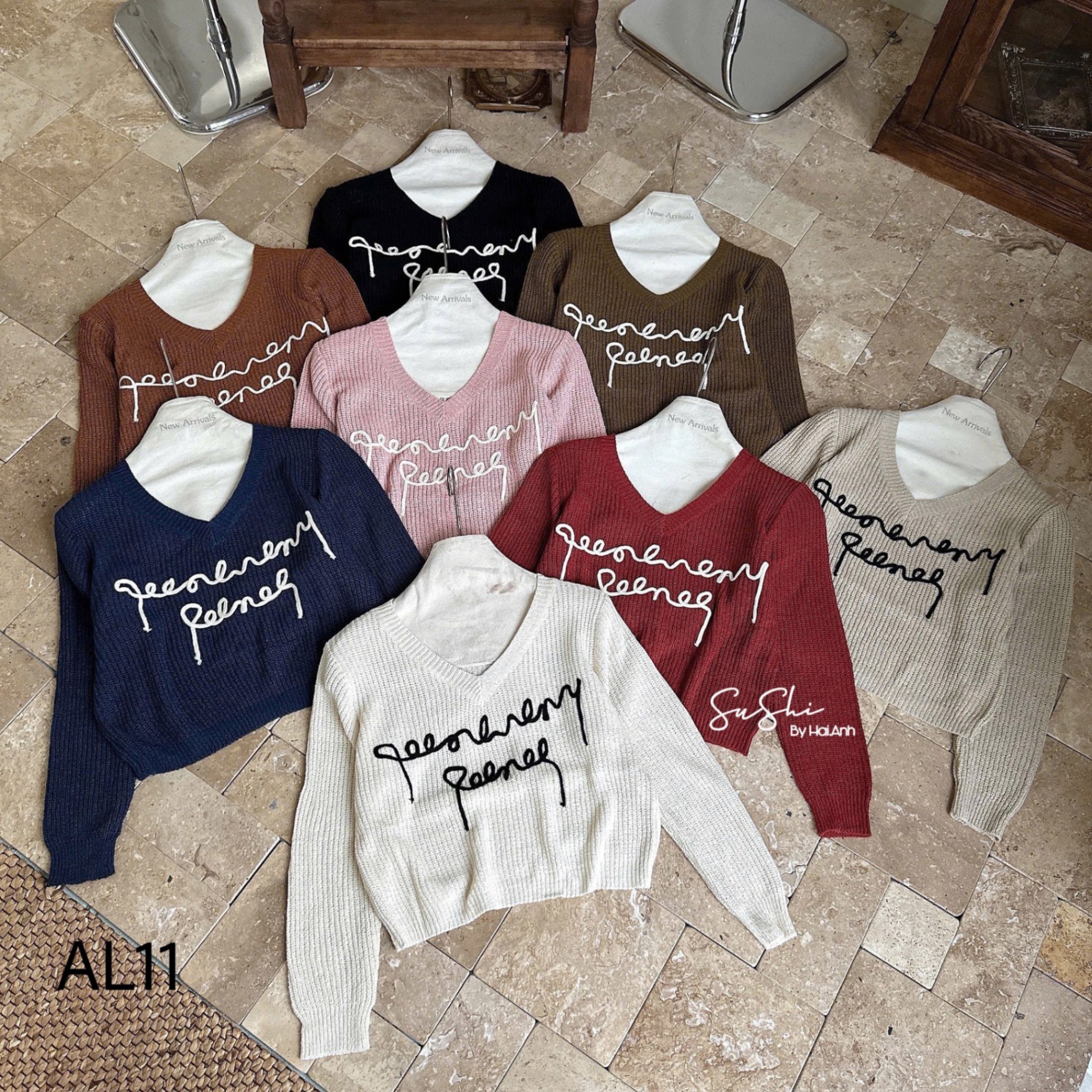 AL11 Áo len tay day cổ V chữ thêu