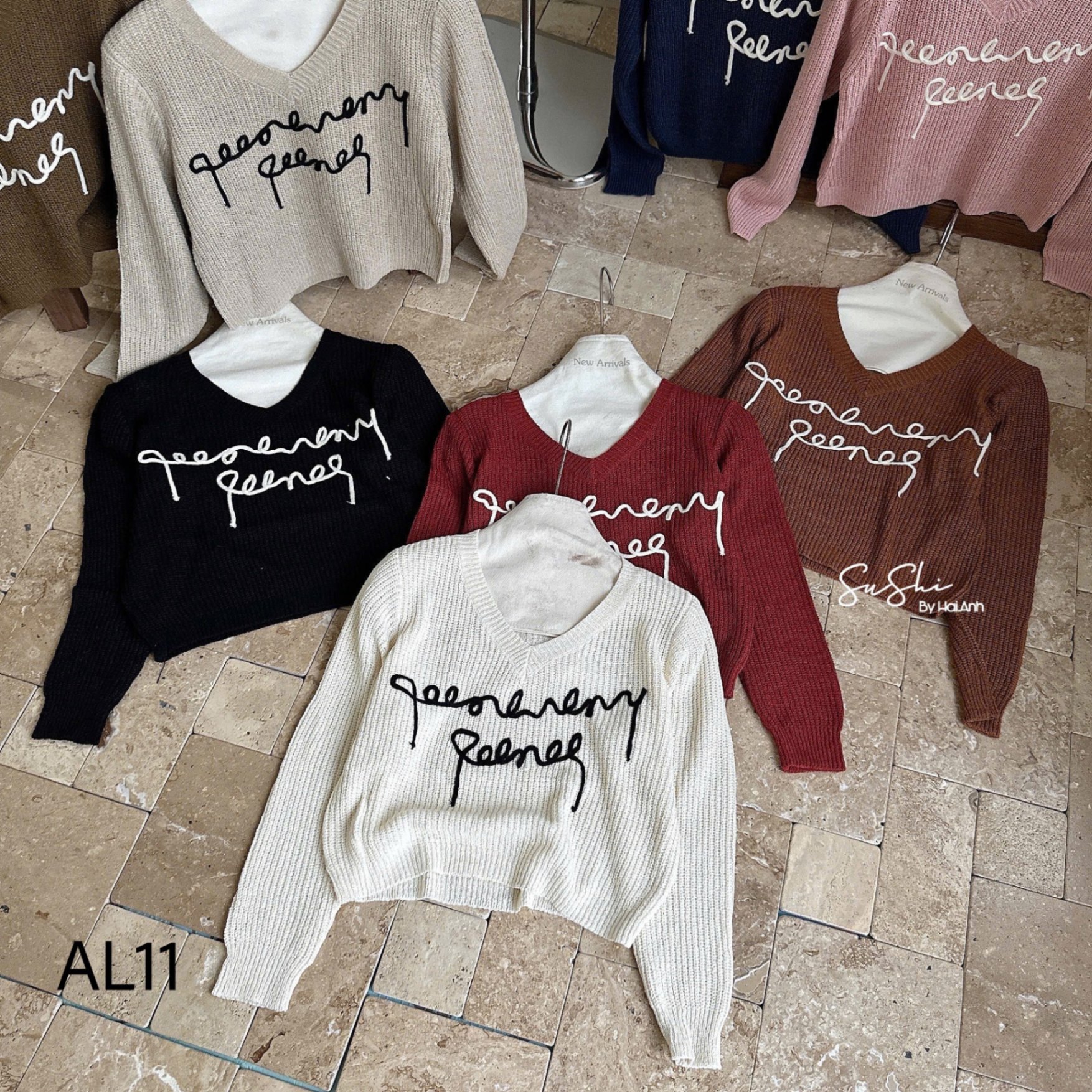 AL11 Áo len tay day cổ V chữ thêu