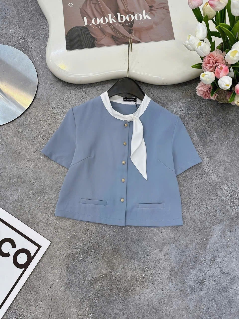 A399 Áo kí giả cổ lá trắng
