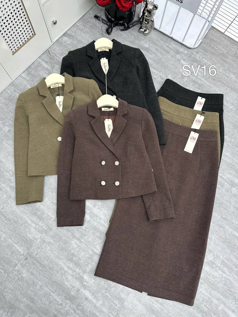 SV16 Set vest chân váy 4 cúc tròn