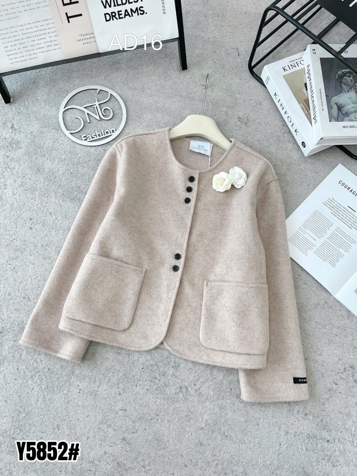 AD16 Áo dạ cổ tròn tag hoa trà