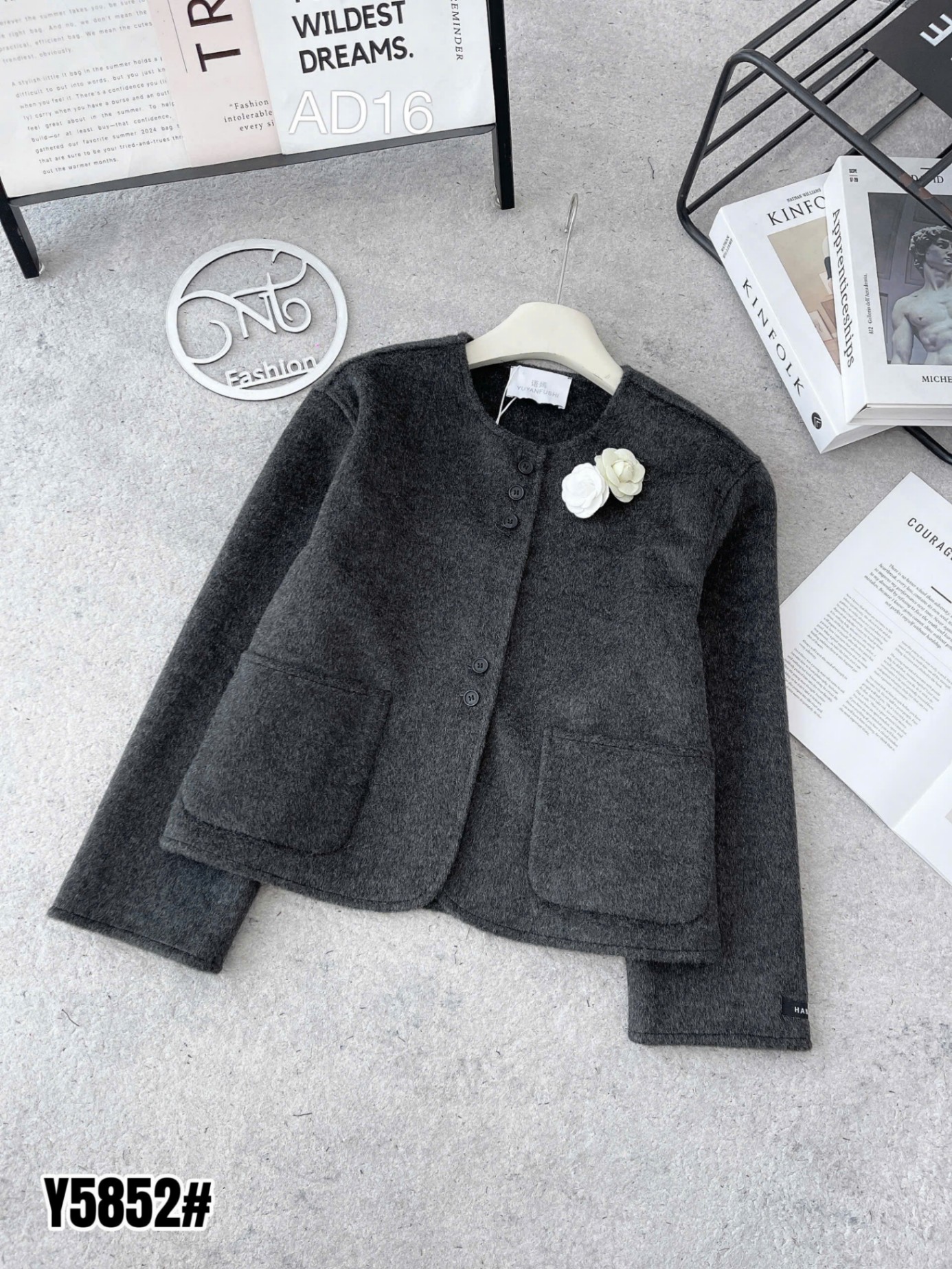 AD16 Áo dạ cổ tròn tag hoa trà