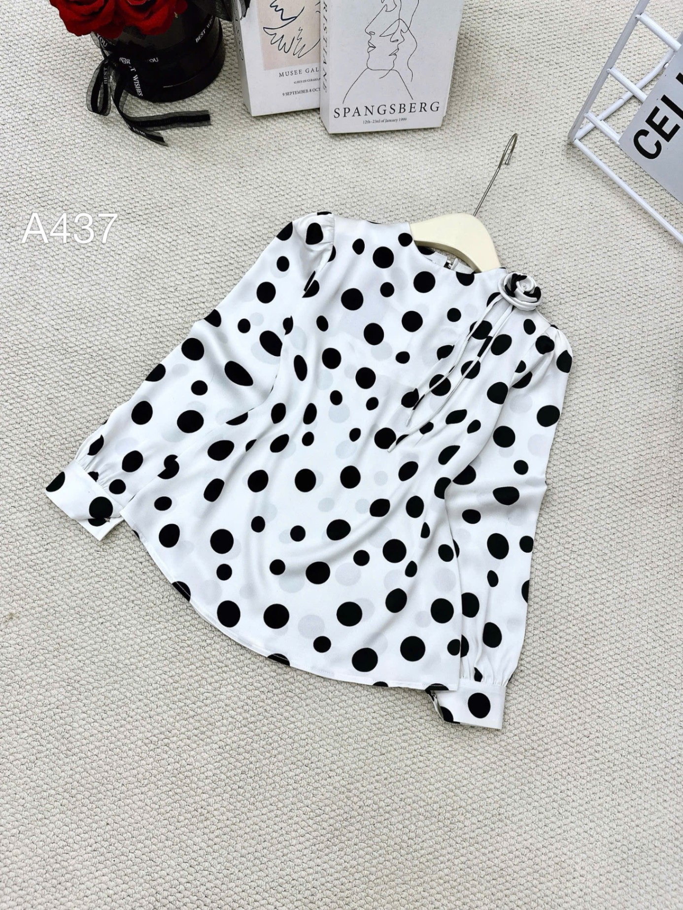 A437 áo chấm bi hoa cổ