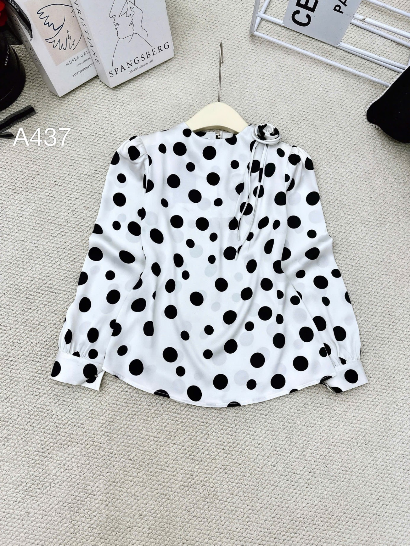 A437 áo chấm bi hoa cổ
