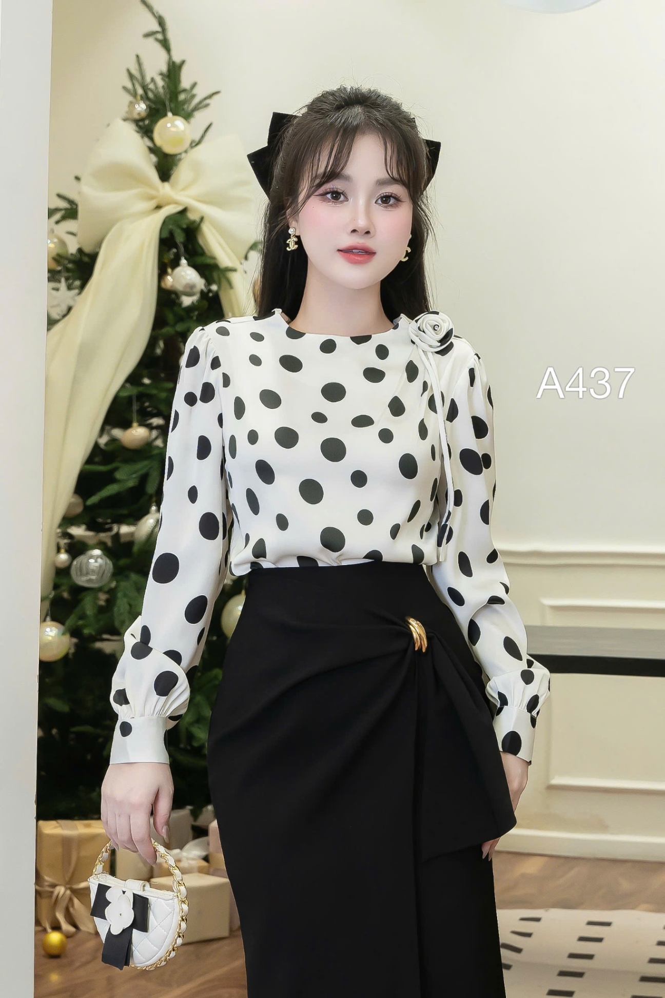 A437 áo chấm bi hoa cổ
