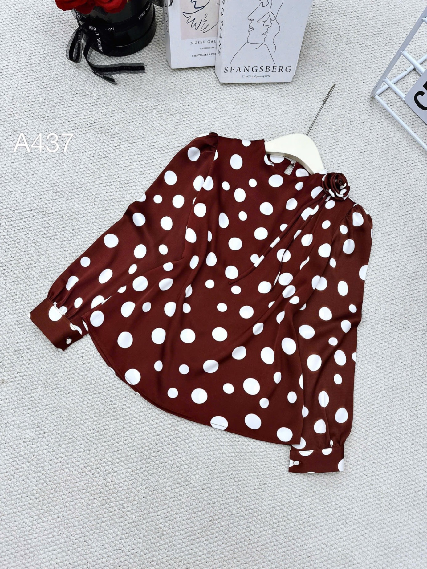 A437 áo chấm bi hoa cổ