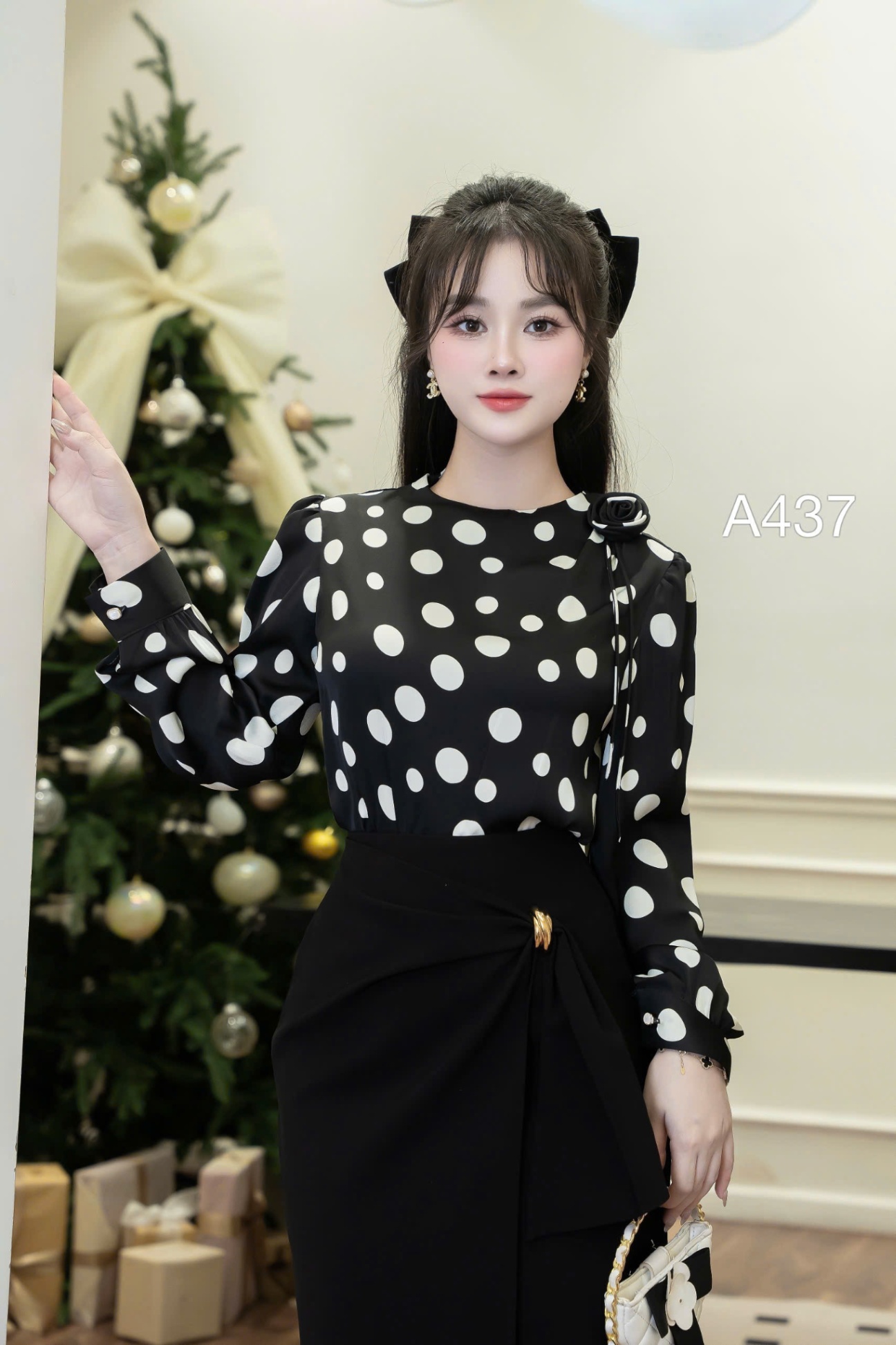 A437 áo chấm bi hoa cổ