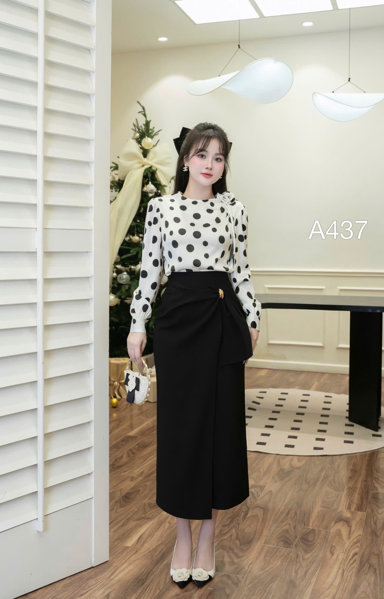 A437 áo chấm bi hoa cổ
